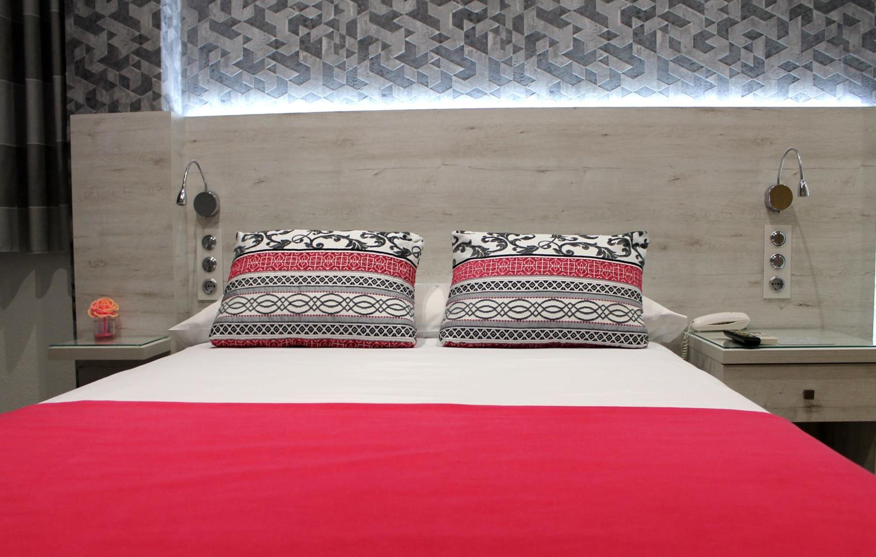 Double or Twin Room - Photo 1