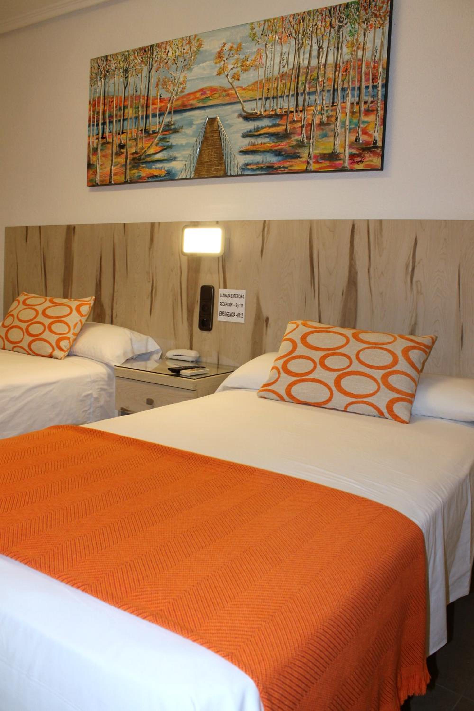 Double or Twin Room - Photo 12