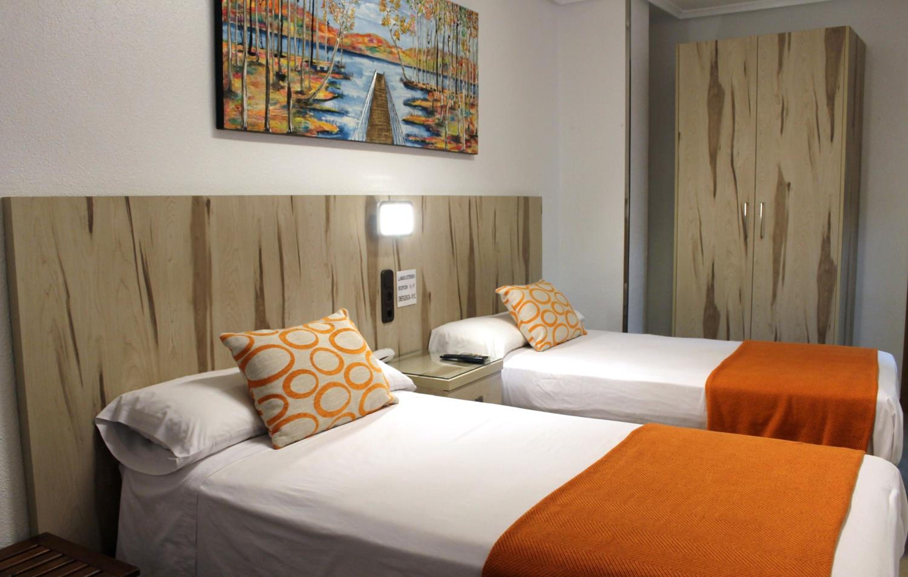Double or Twin Room - Photo 7