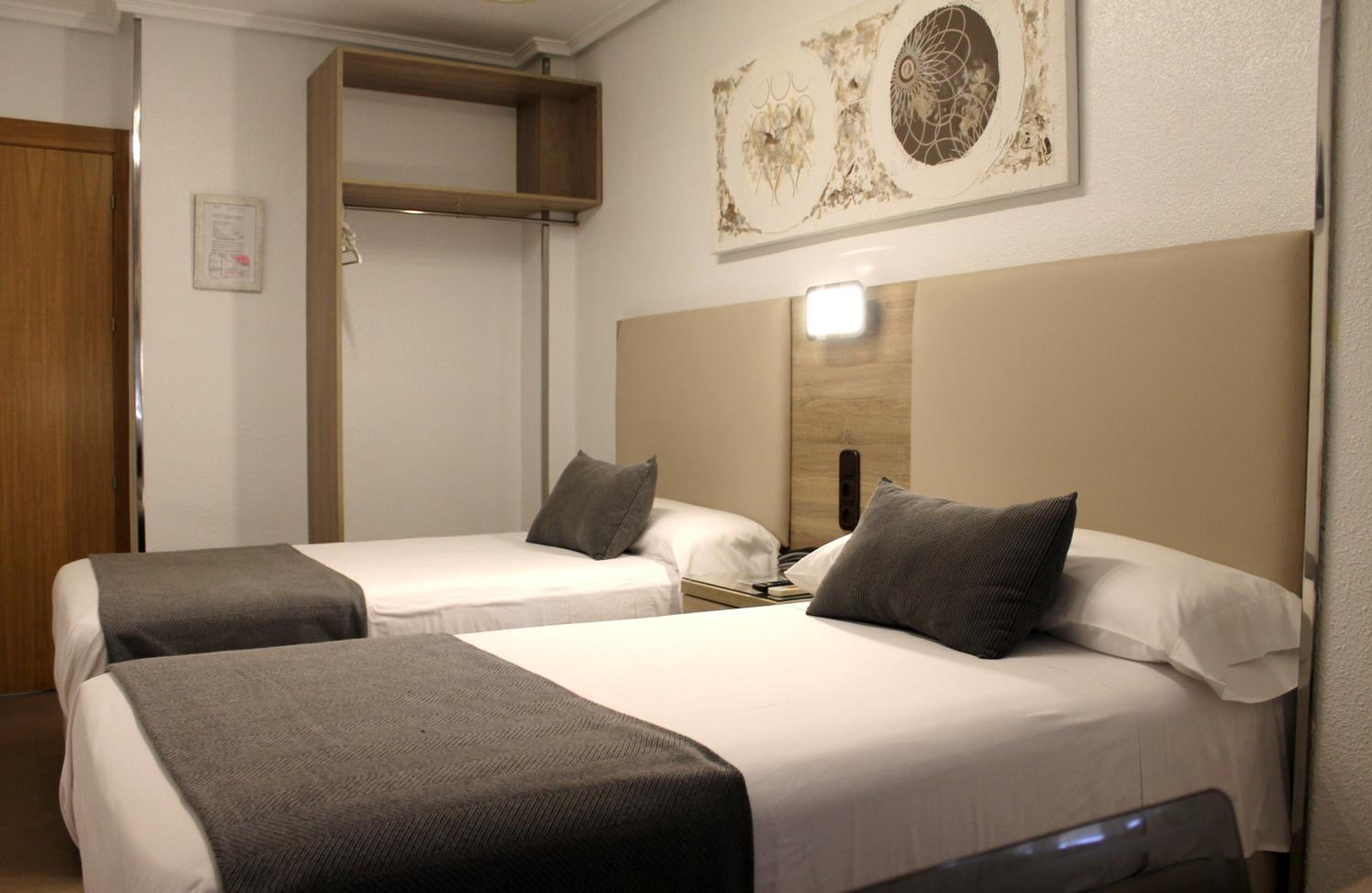 Double or Twin Room - Photo 11