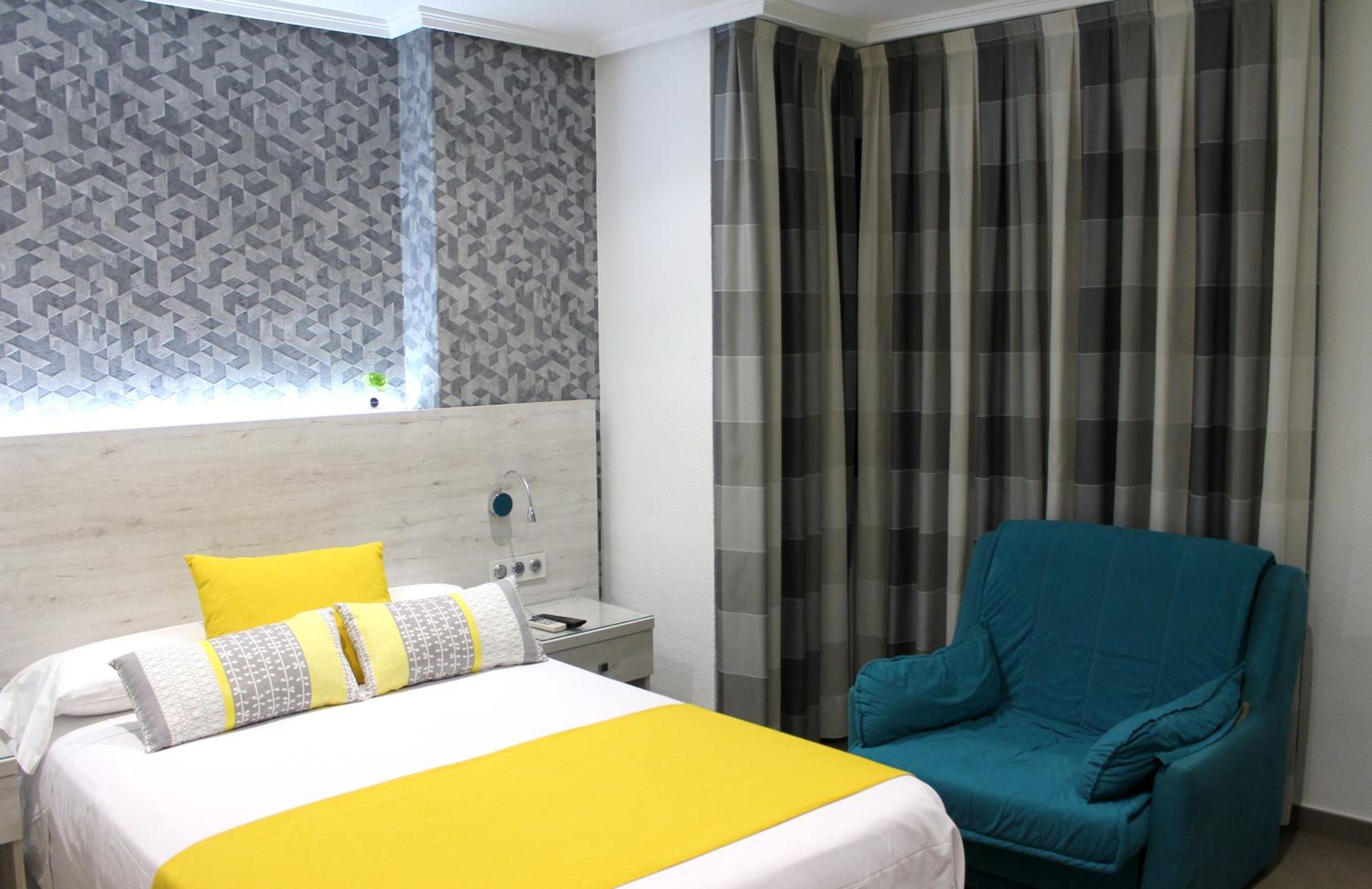 Double or Twin Room - Photo 13