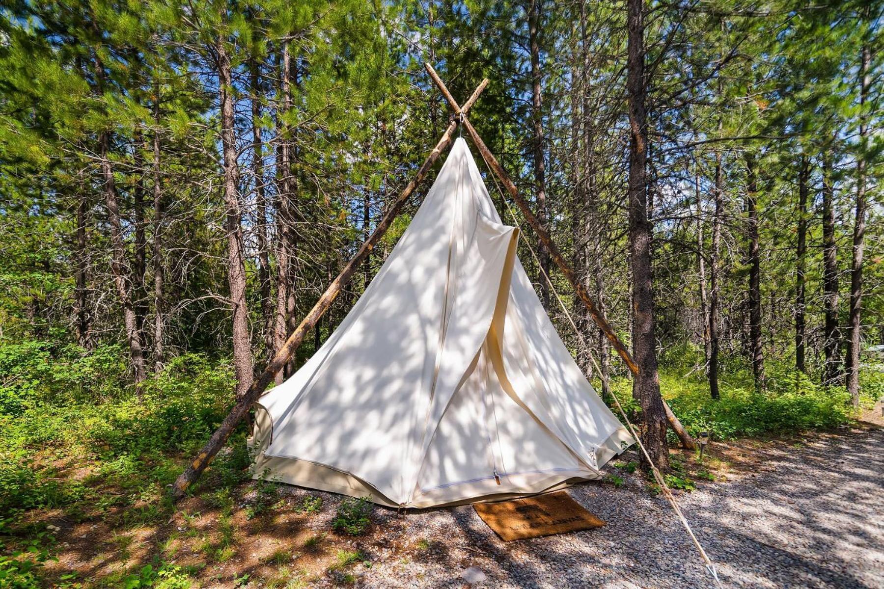 Safari Tent with Shared Bathroom and Kids Tent photo 2