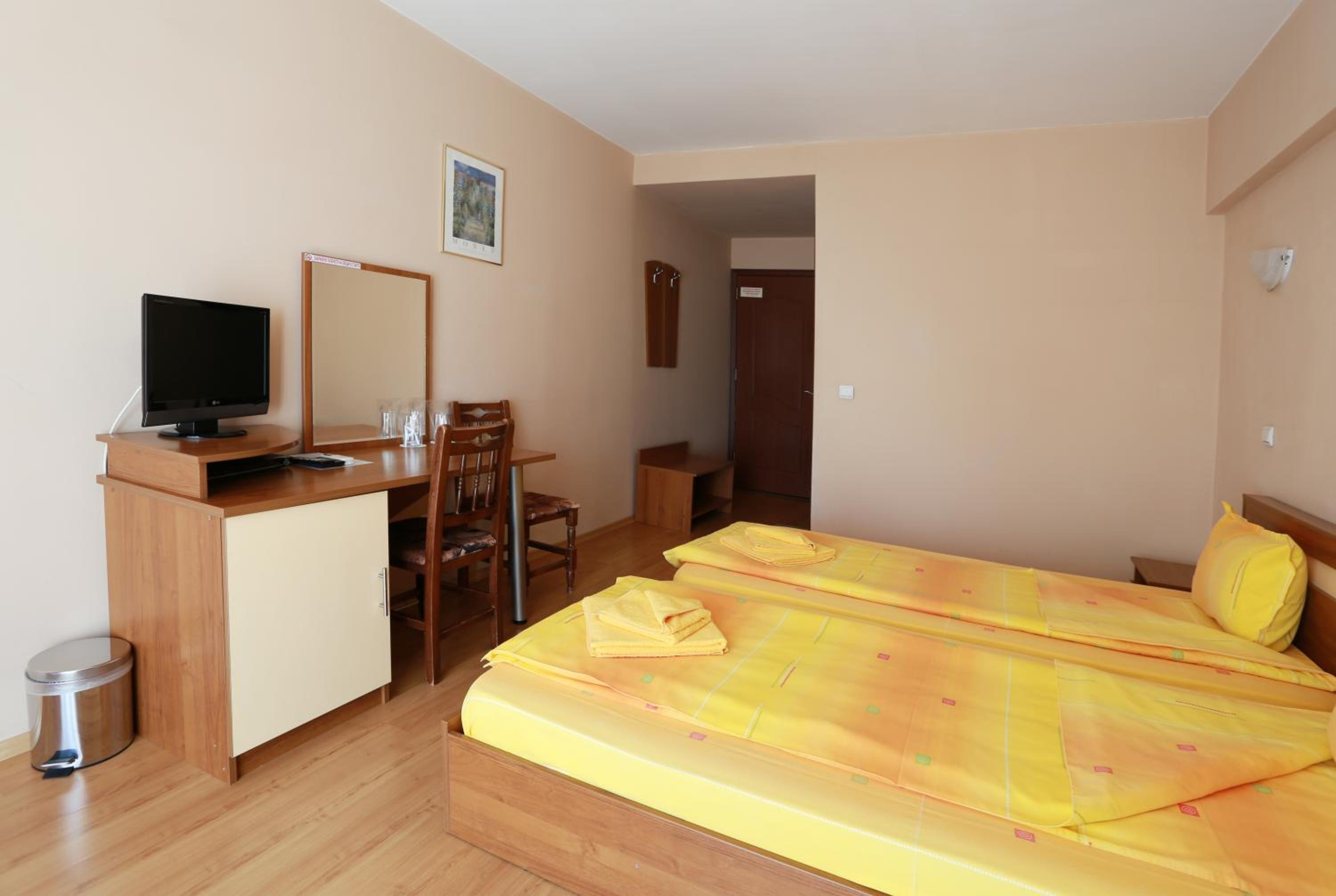 Double or Twin Room photo 3
