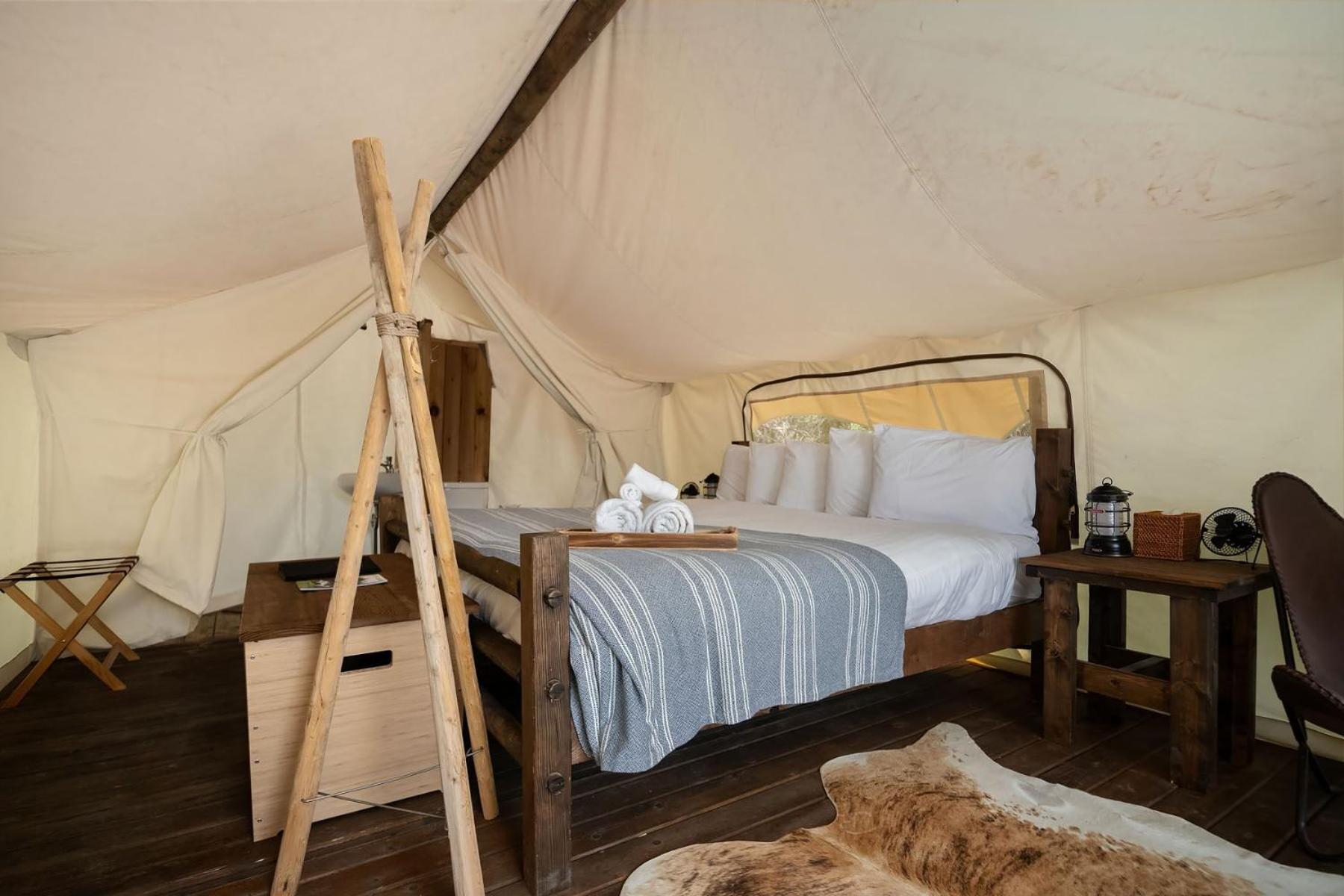 Deluxe Tent with Private Bathroom and Kids Tent photo 1