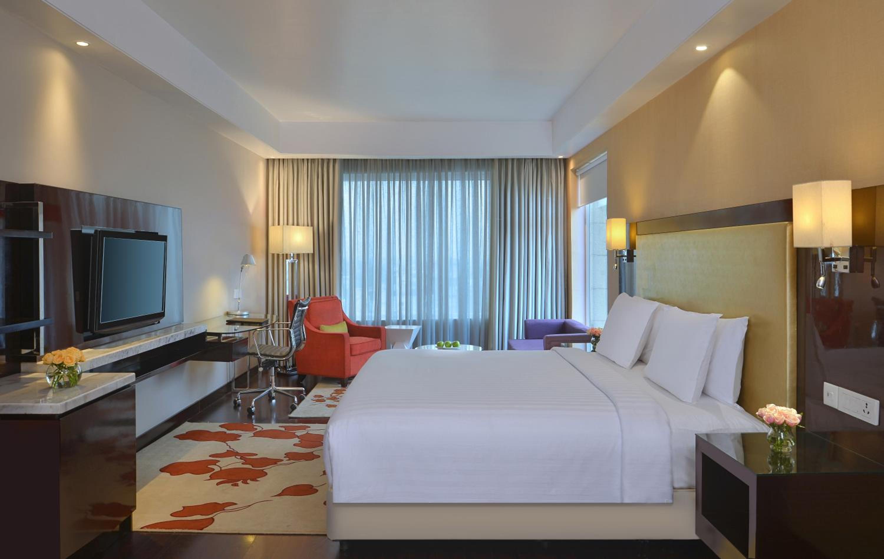Presidential Suite With Taj View with 10% discount on food, beverages and laundry | 50% discount on spa until 5pm | 1+1 IMFL Happy Hours from 1pm to 5pm  (Henry's Pub Only) | Complimentary Bottle of wine photo 3