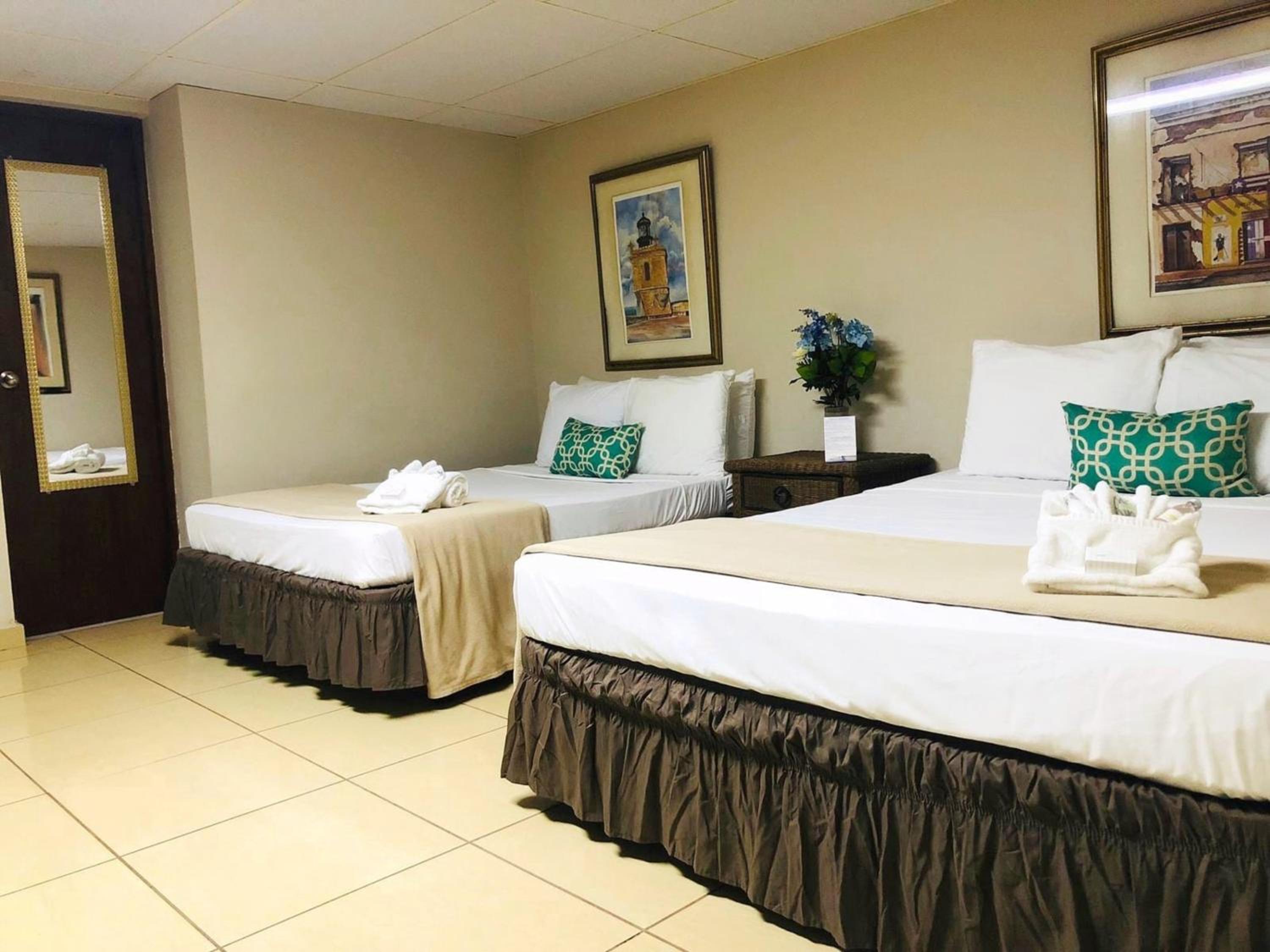 Deluxe Queen Room with Two Queen Beds photo 2