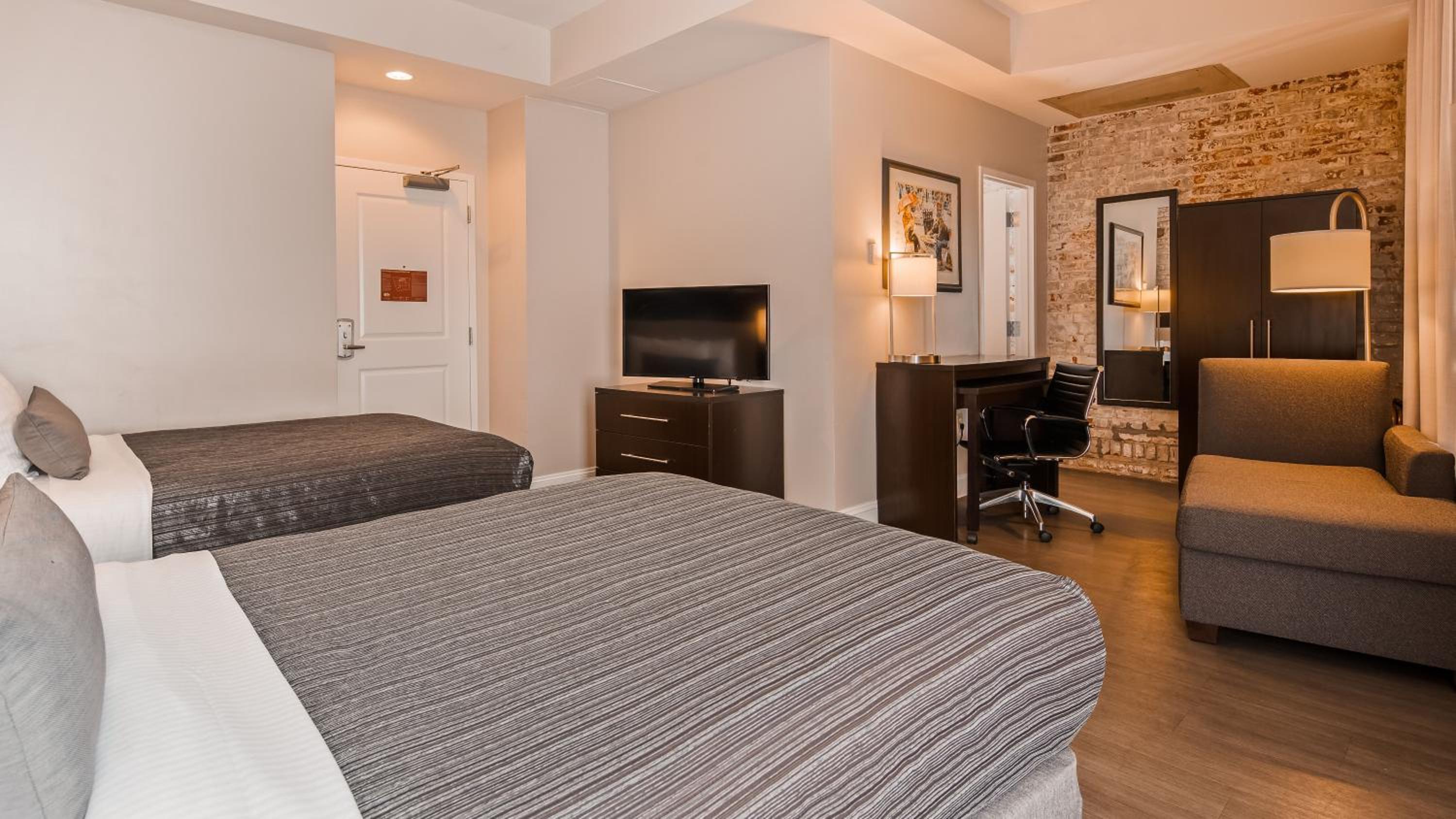 Double Room with Two Double Beds - Photo 9