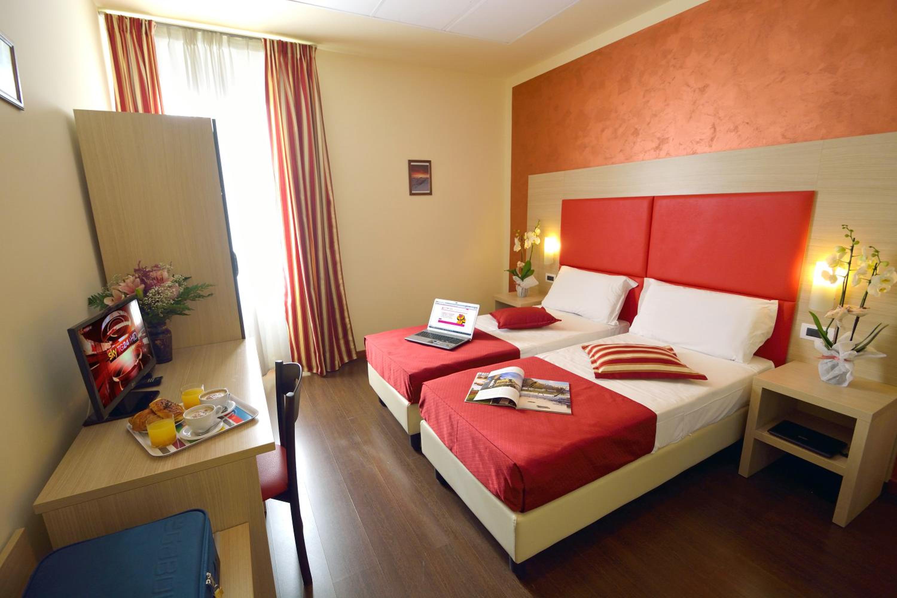 Double or Twin Room photo 3