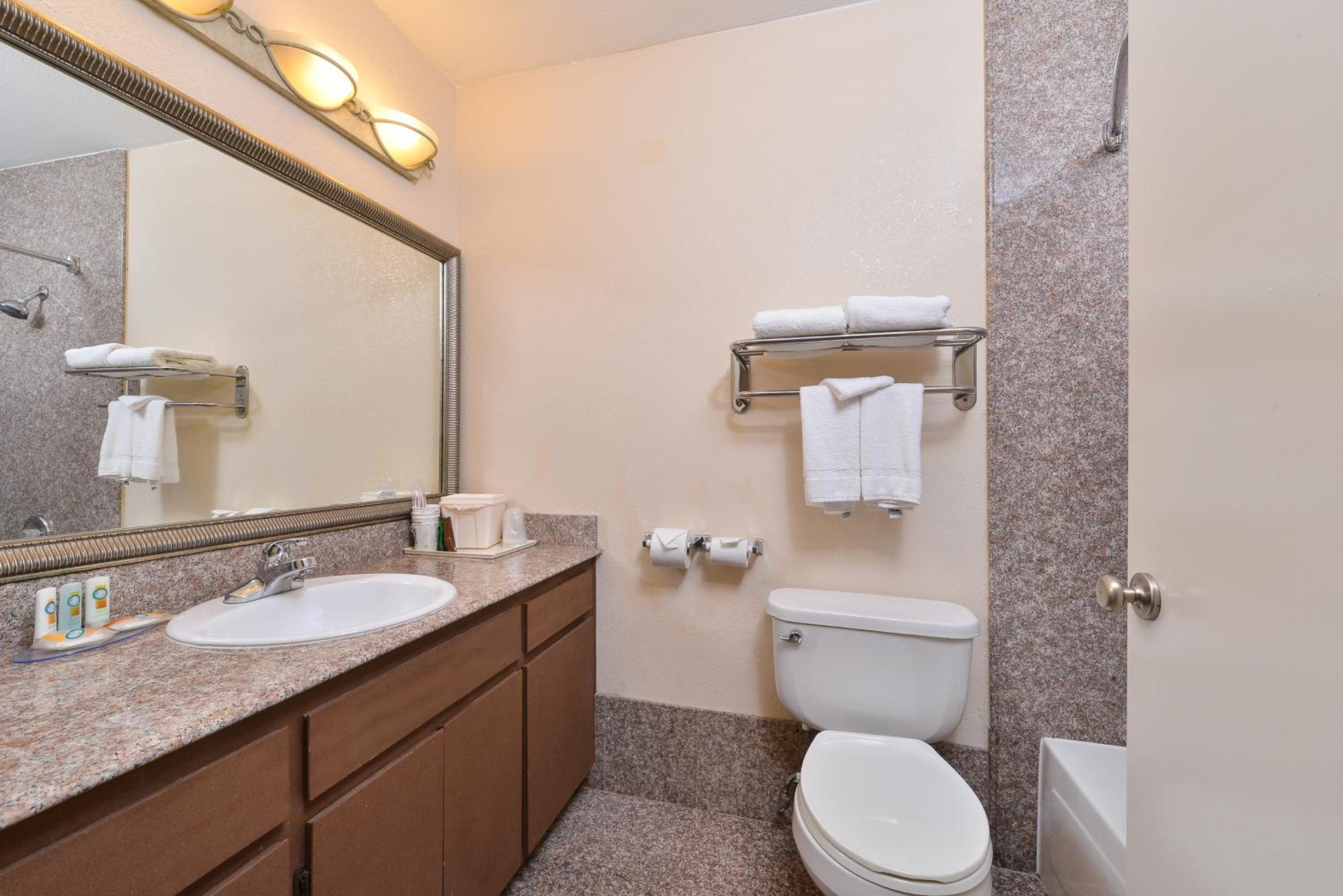 Standard King Room - Non-Smoking  - Photo 7