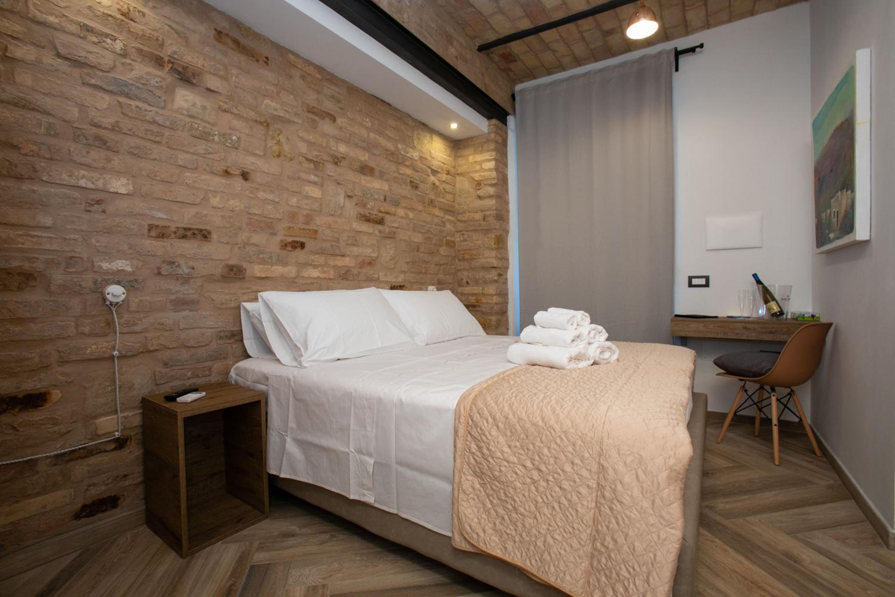 Double Room with Private Bathroom photo 2