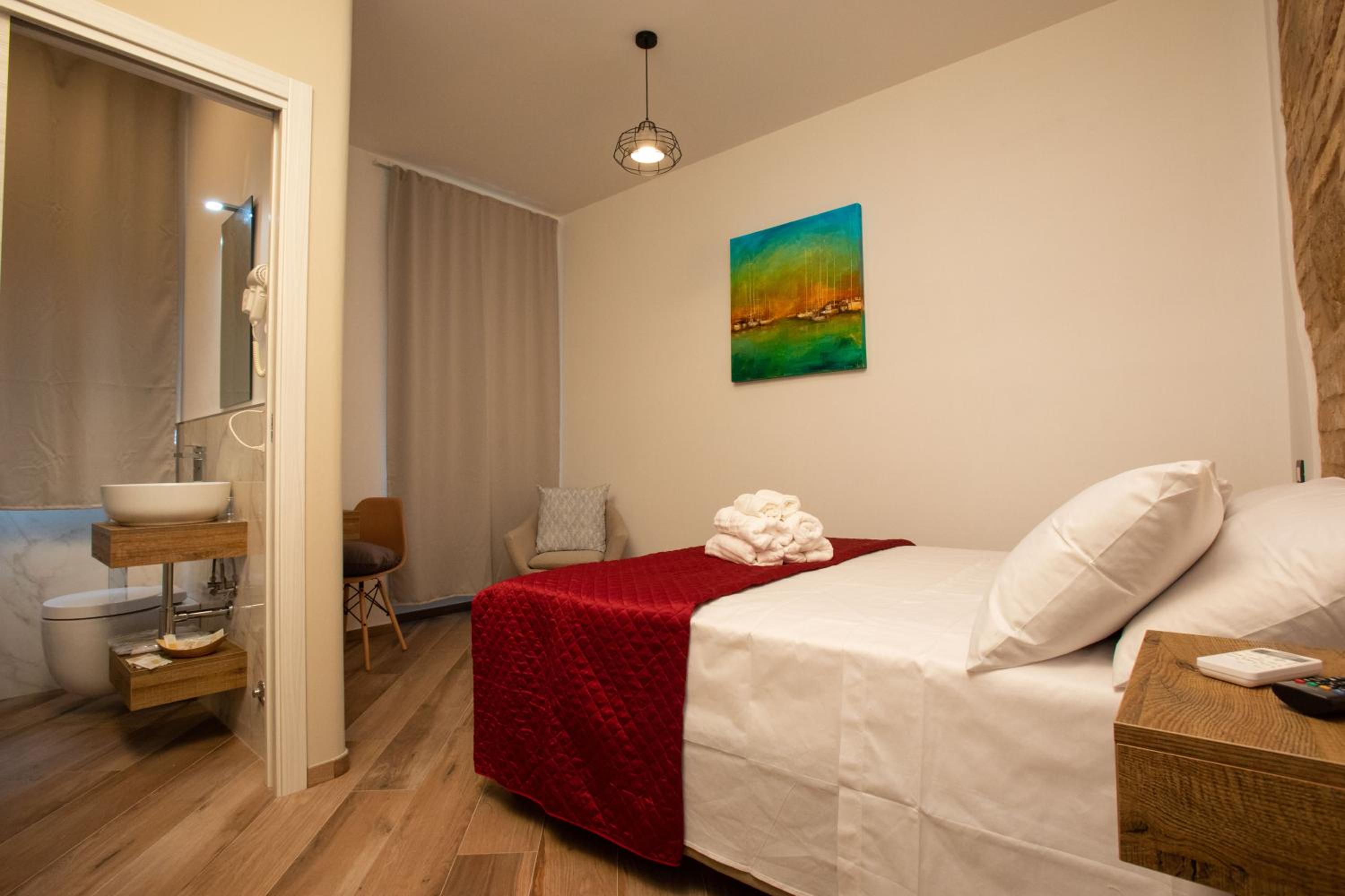 Double Room with Private Bathroom photo 1