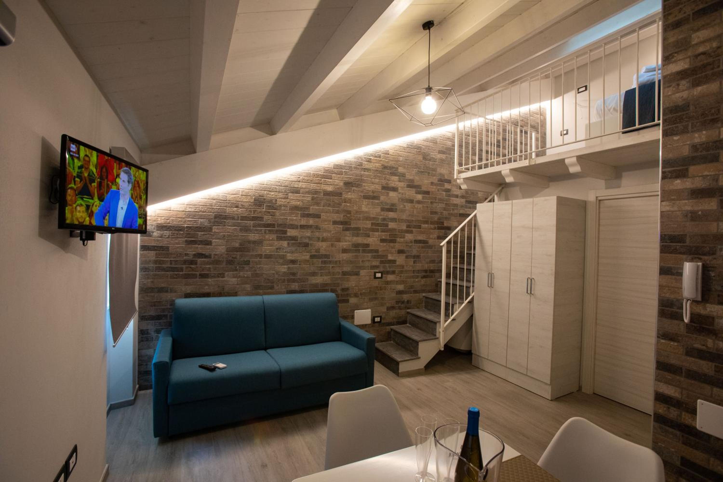 Superior Family Room photo 1