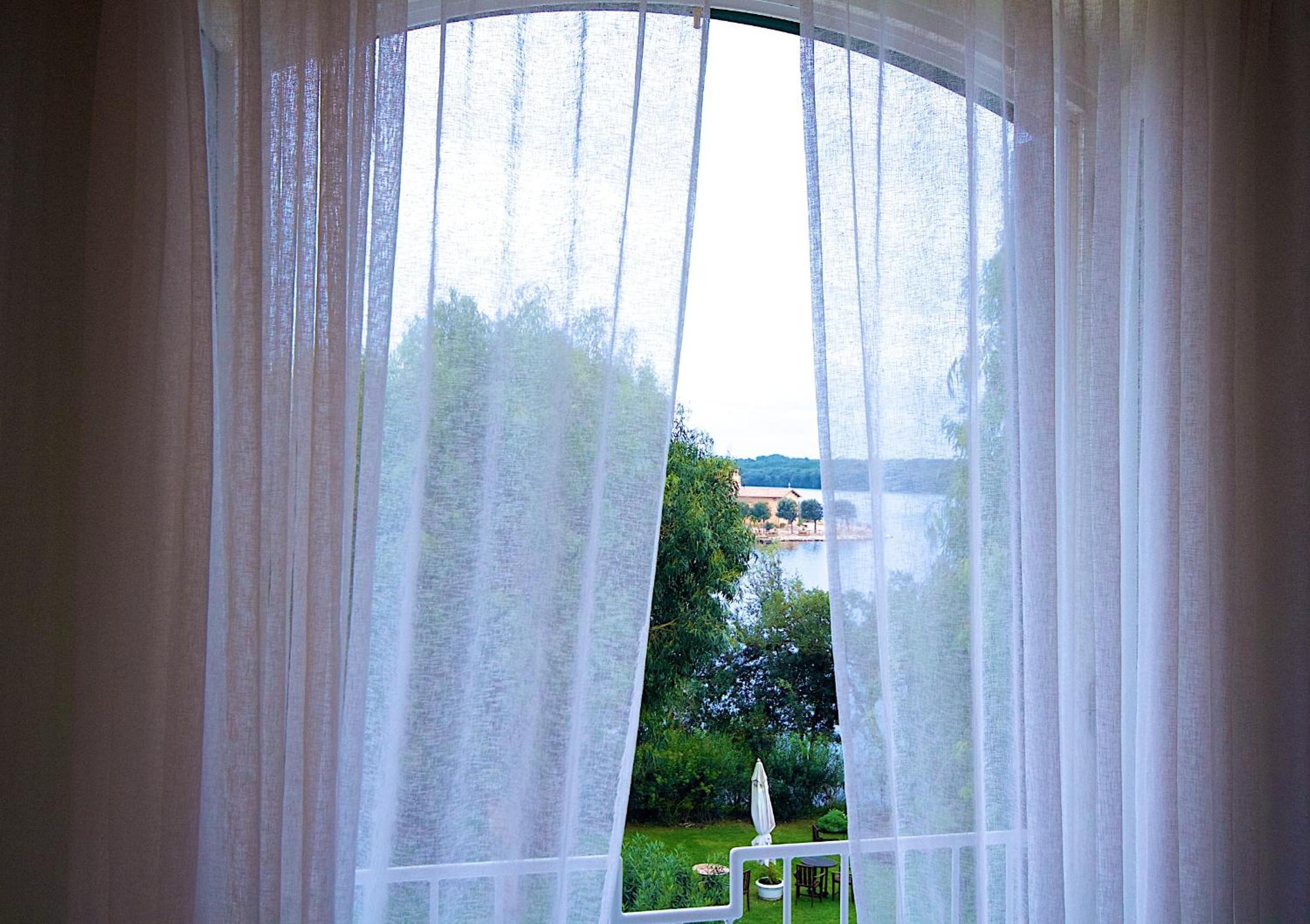 Double Room with Lake View - Photo 4