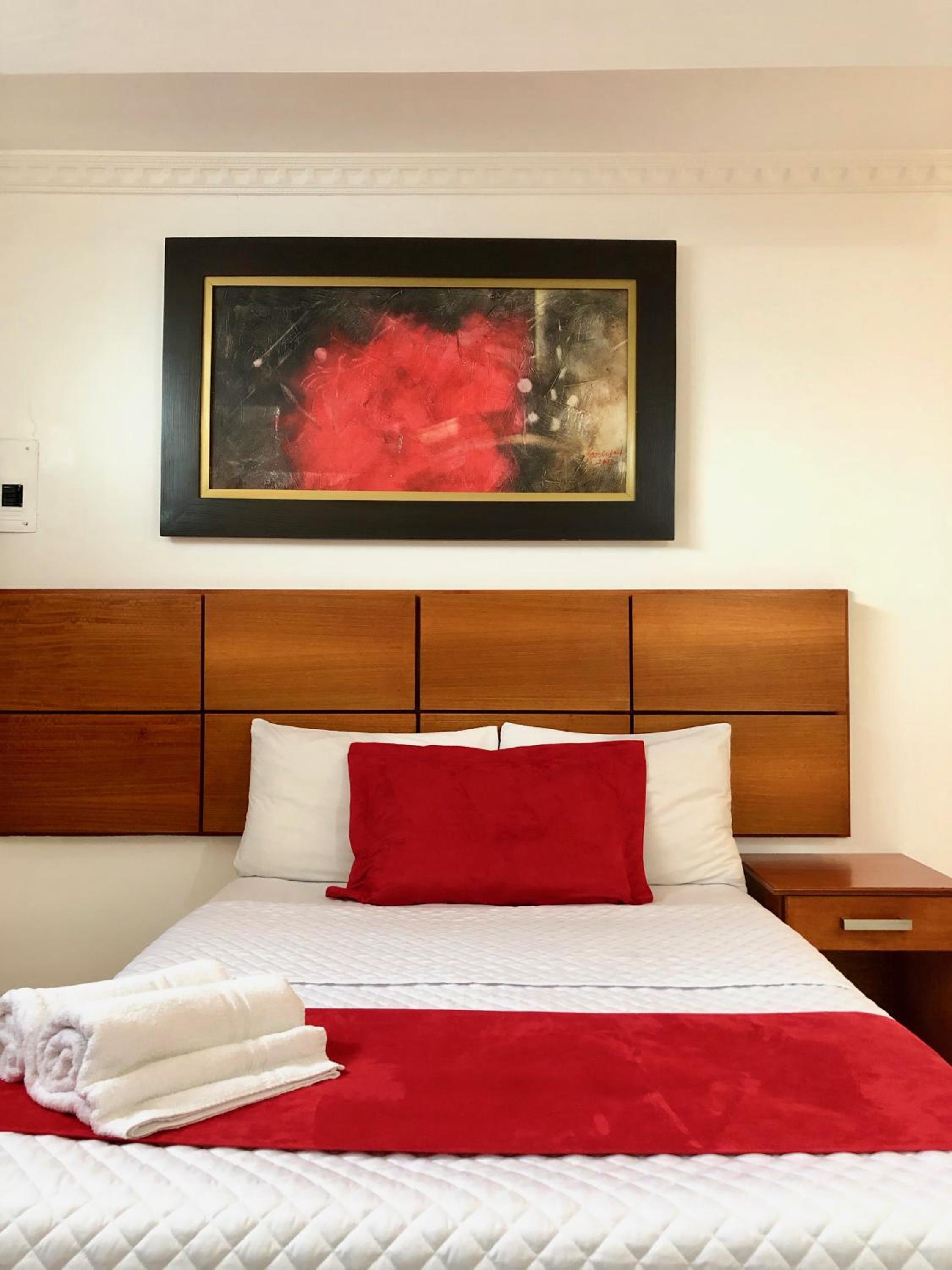 Queen Room photo 1