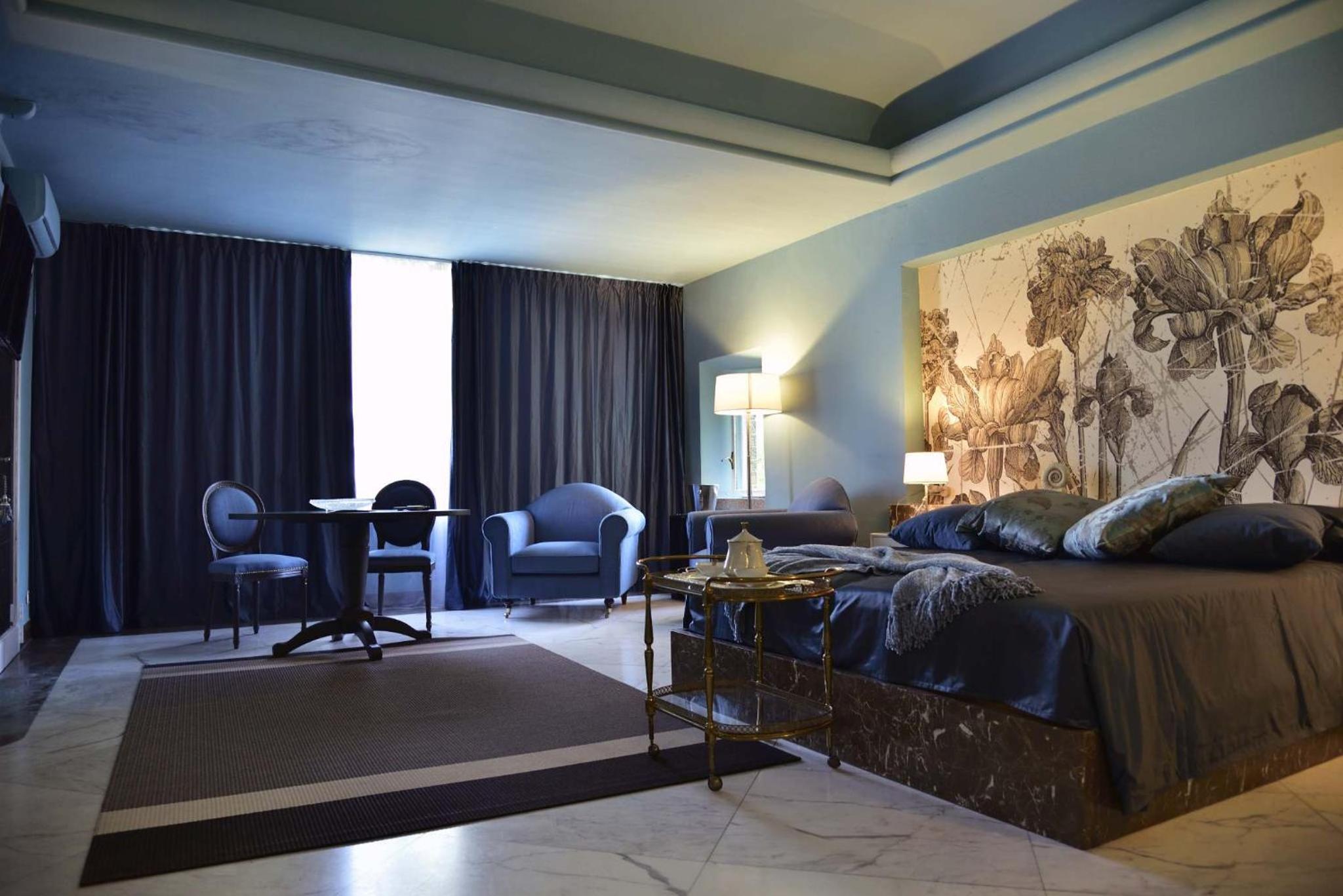 Deluxe Junior Suite - Photo 1