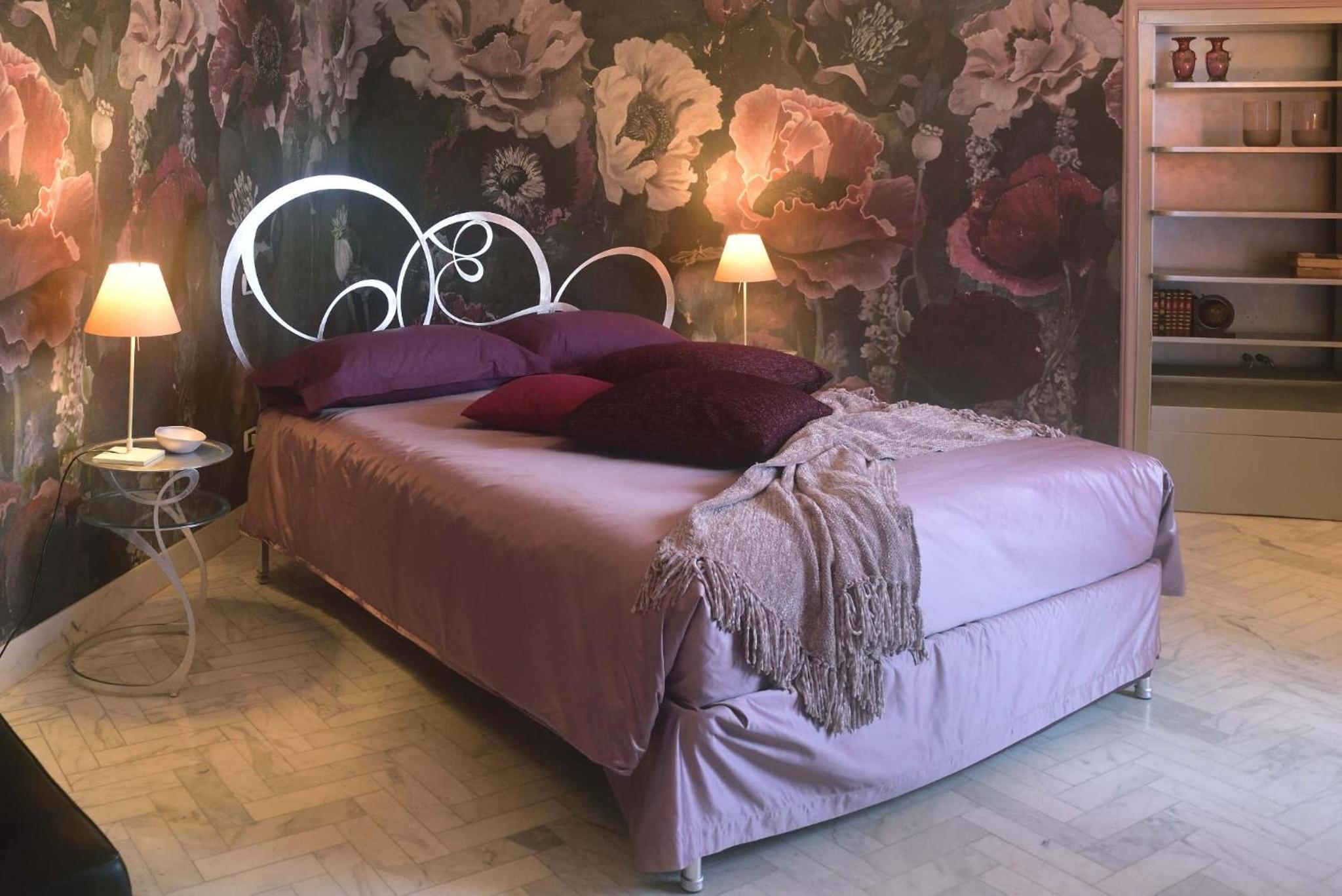 Deluxe Double Room with Bath - Photo 1
