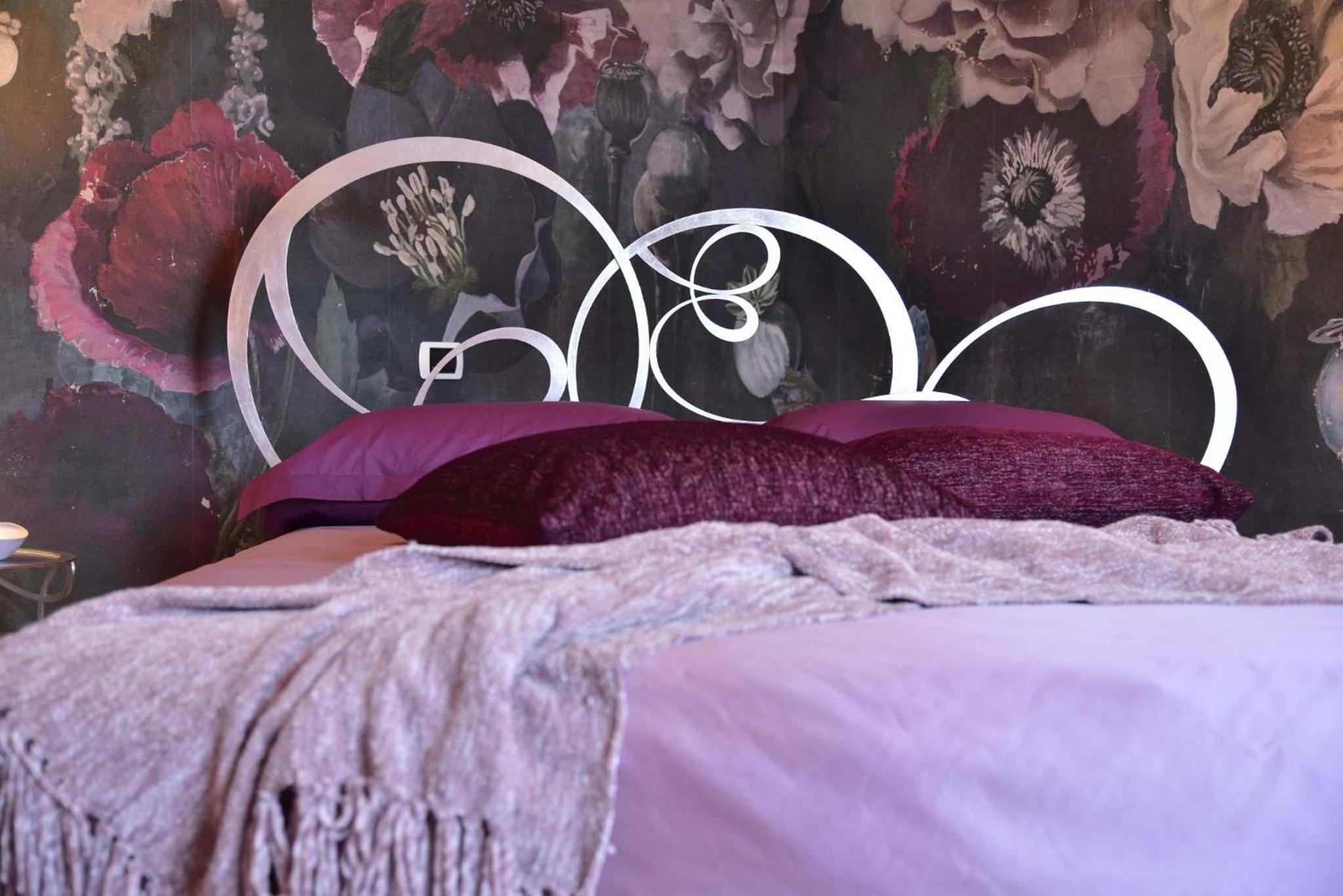 Deluxe Double Room with Bath - Photo 3