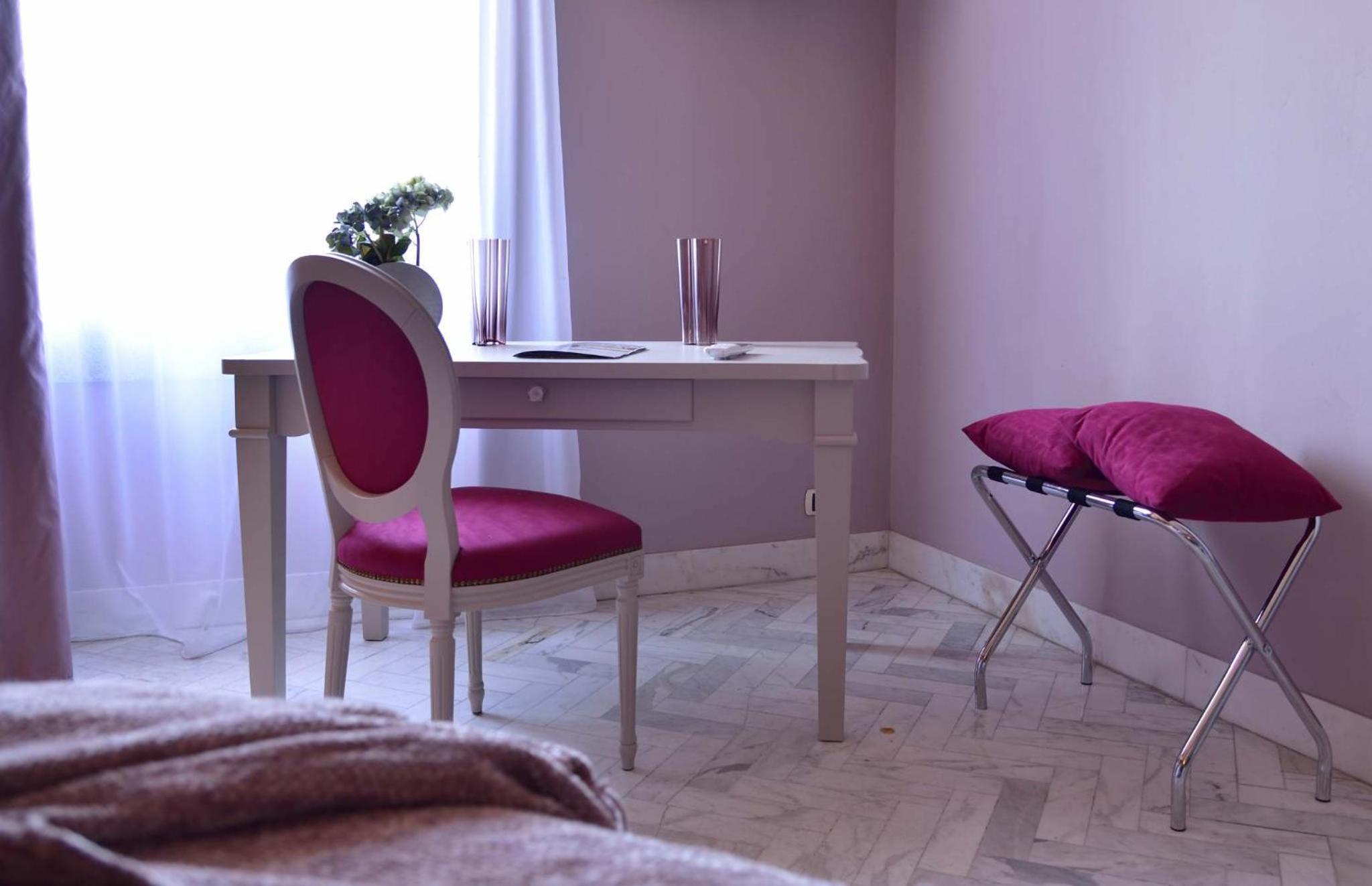 Deluxe Double Room with Bath - Photo 4
