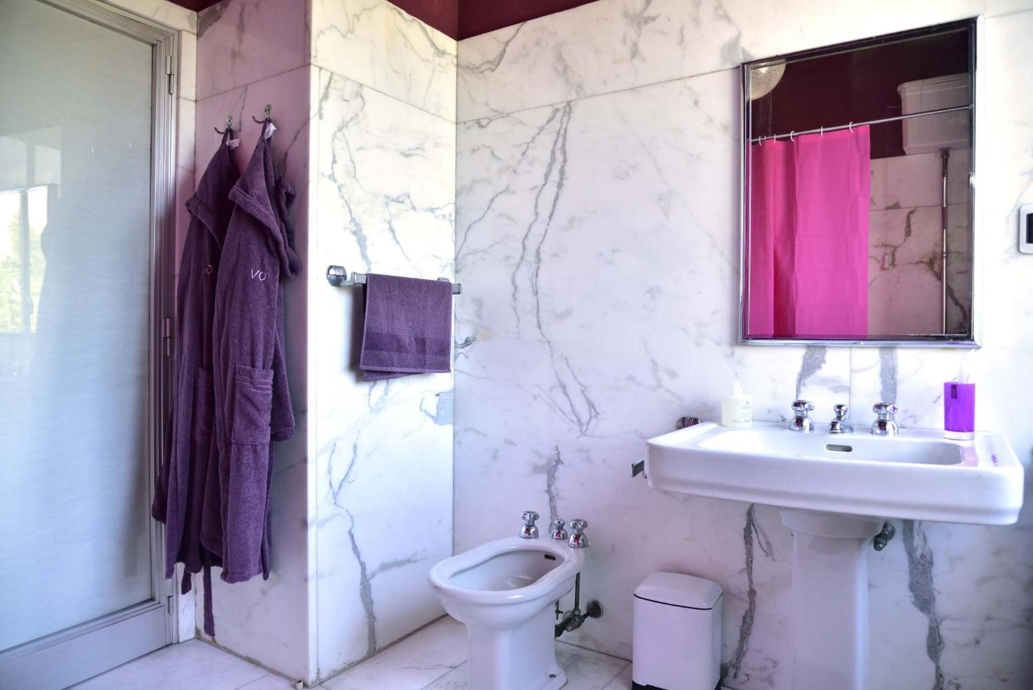 Deluxe Double Room with Bath - Photo 2