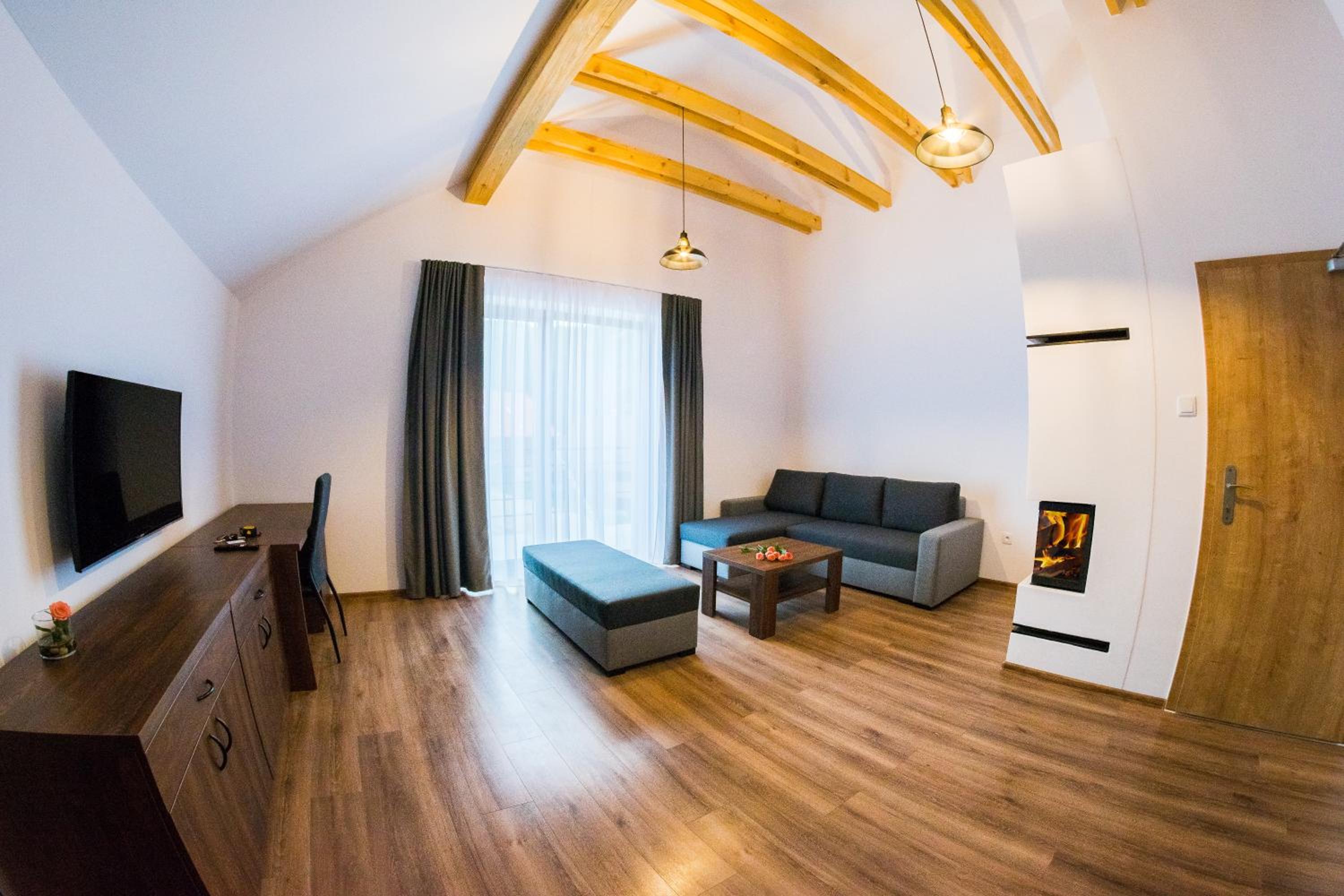 Family Room with Mountain View photo 3
