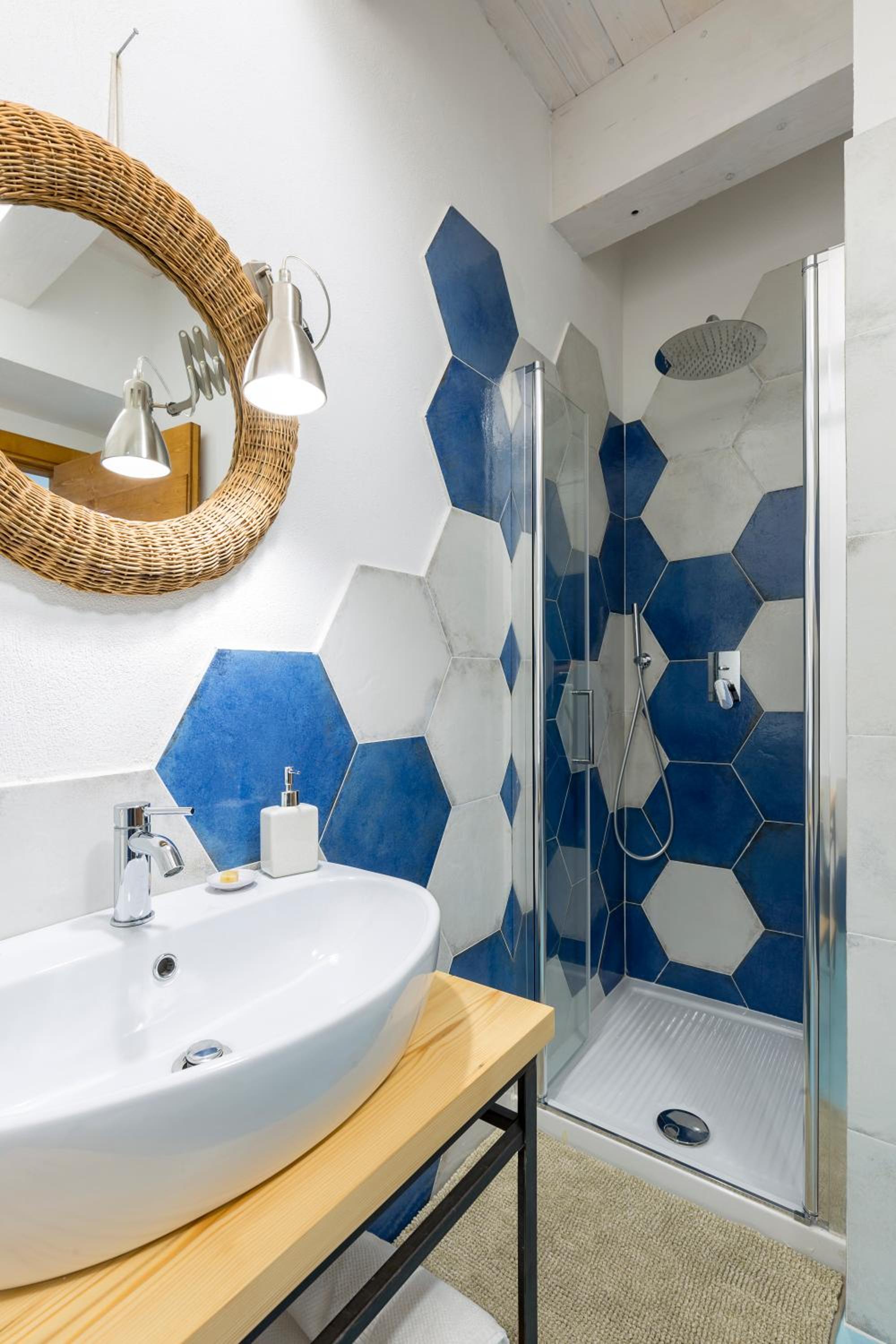 Family Room with Private Bathroom - Photo 7