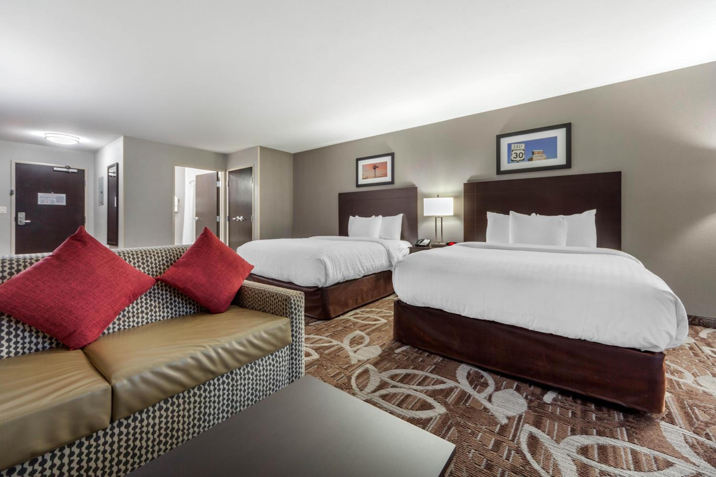Queen Suite with Two Queen Beds and Sofa Bed - Non-Smoking photo 1