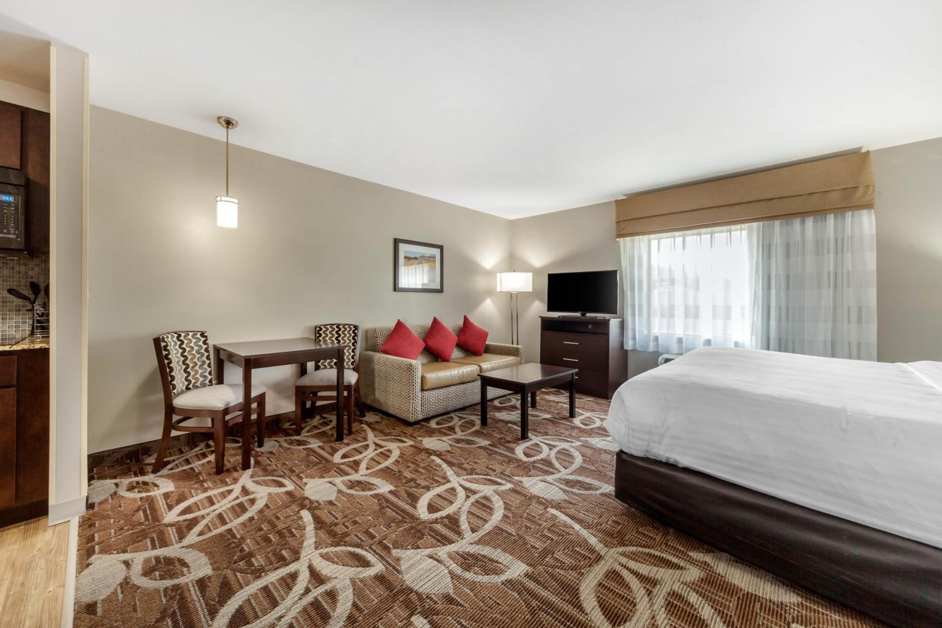 King Suite with Sofa Bed photo 3