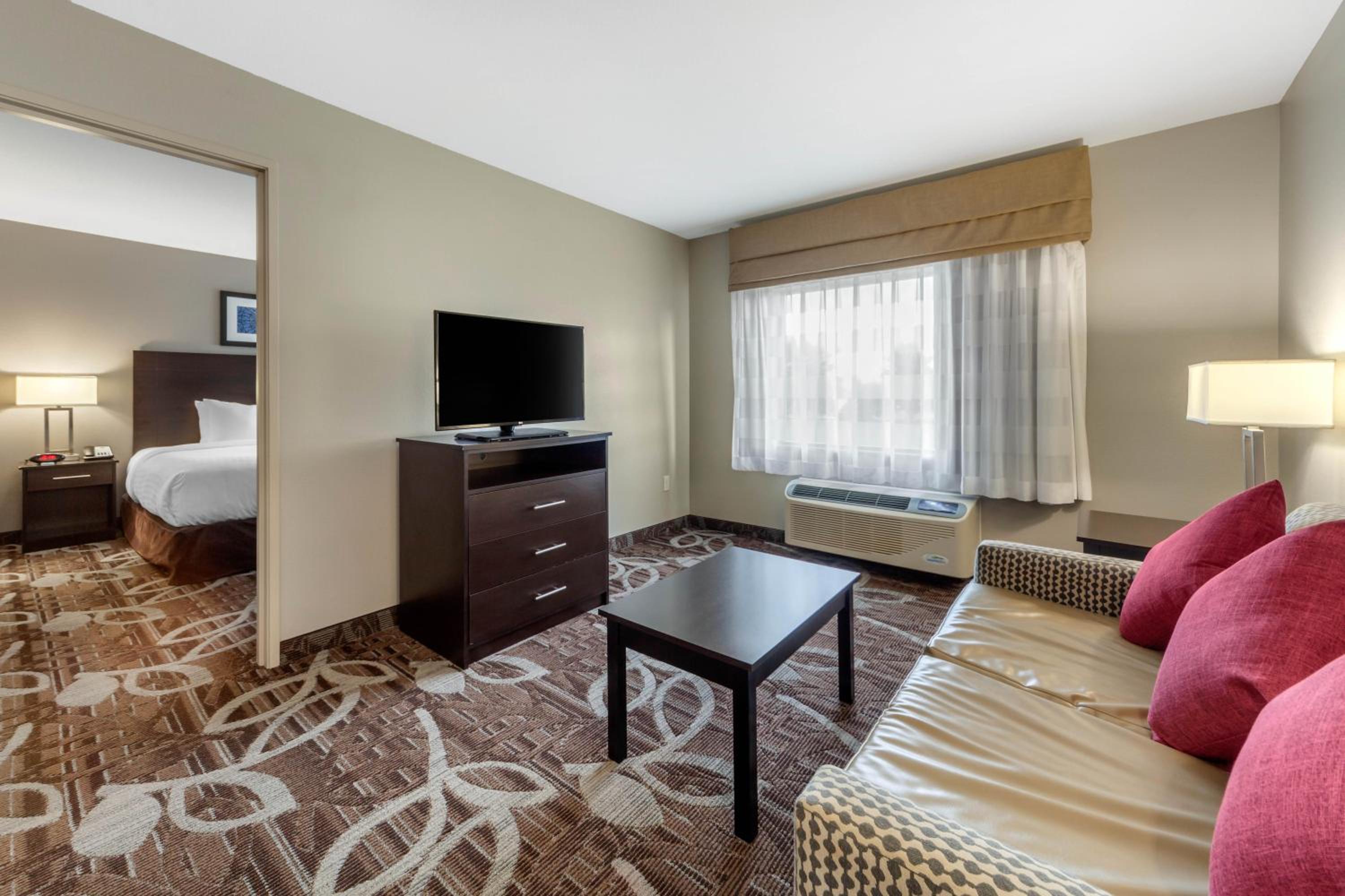 King Suite - Accessible/Non-Smoking photo 2