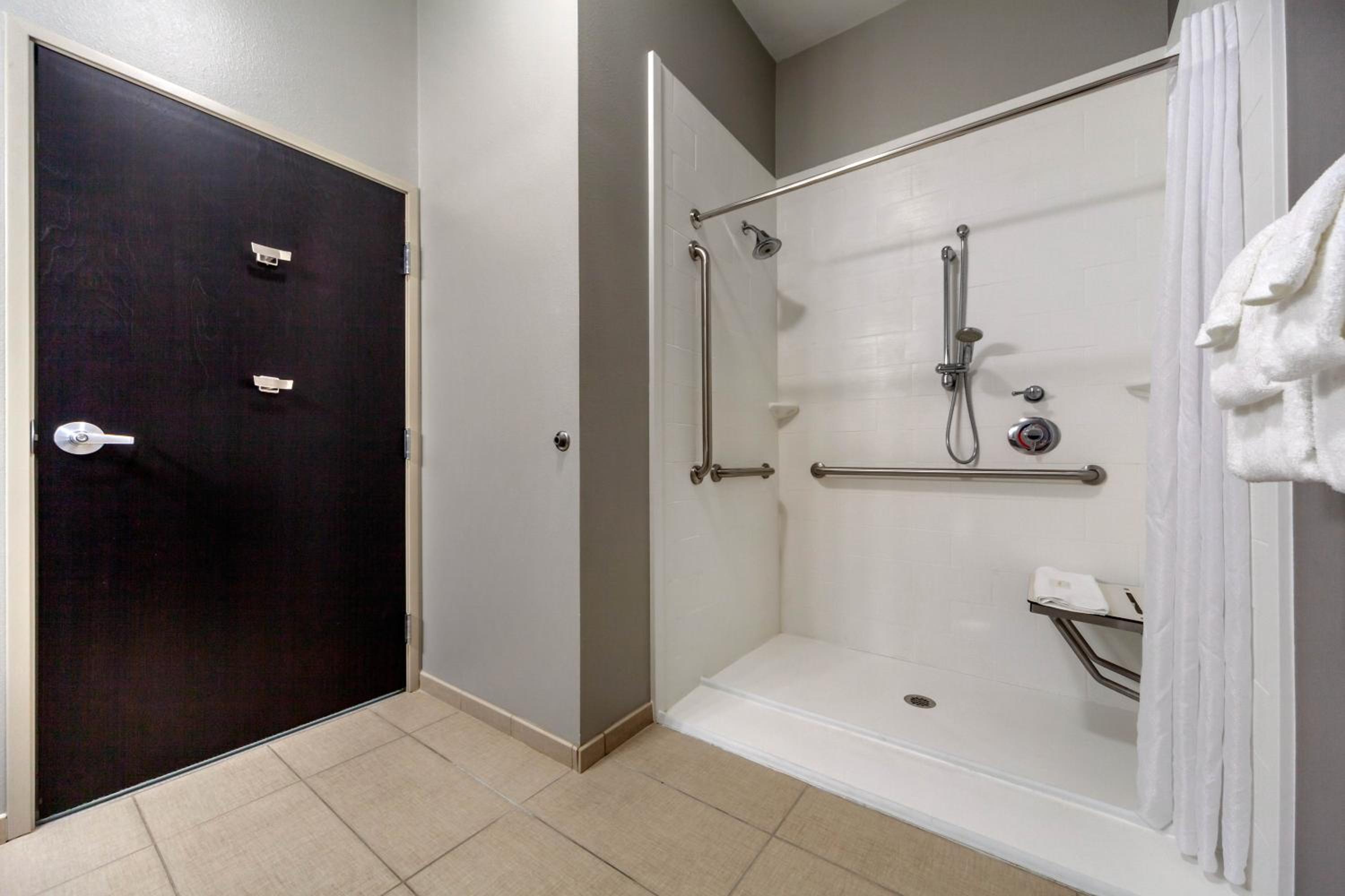 King Suite - Accessible/Non-Smoking photo 3