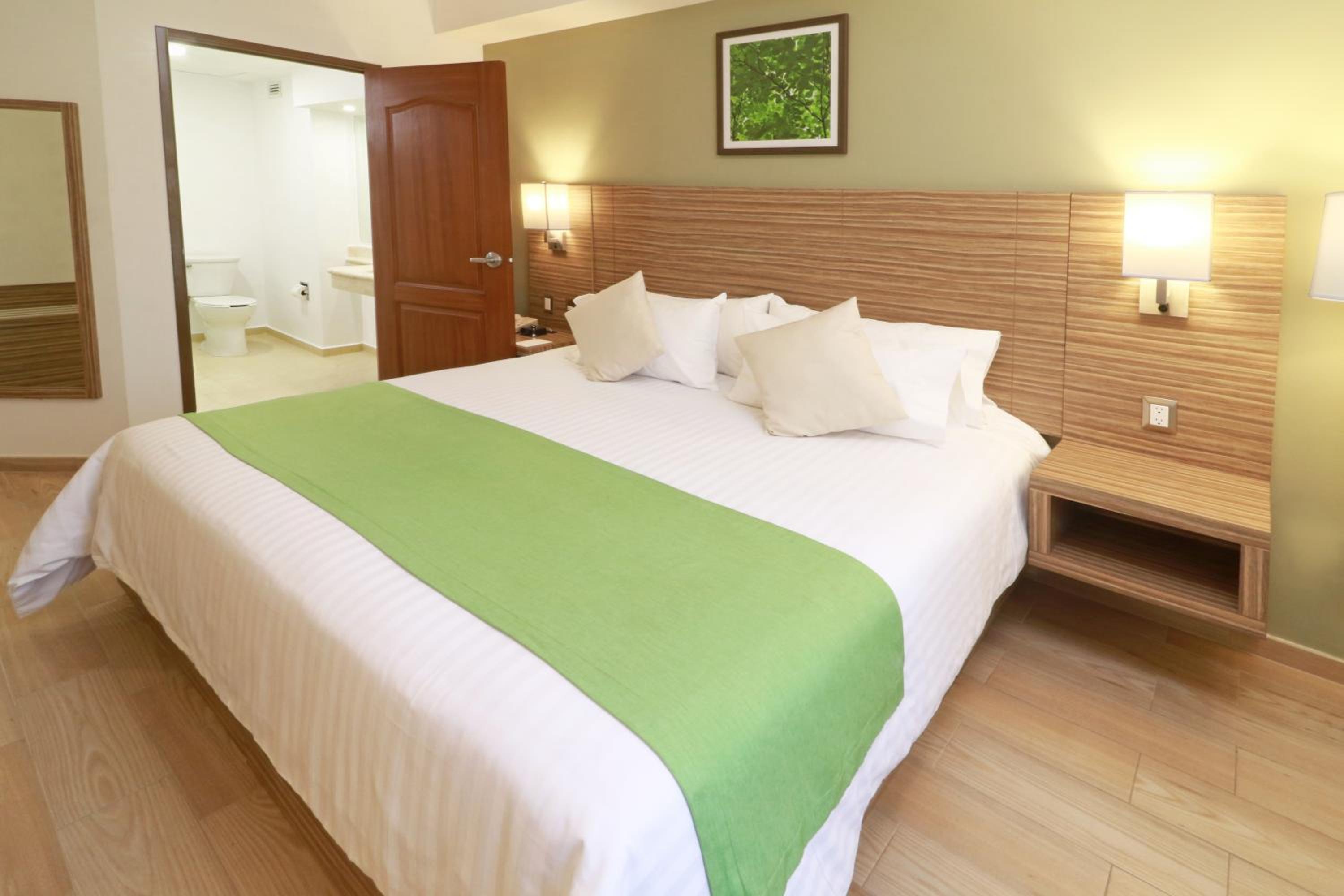 King Room - Mobility Access/Non-Smoking - Photo 1