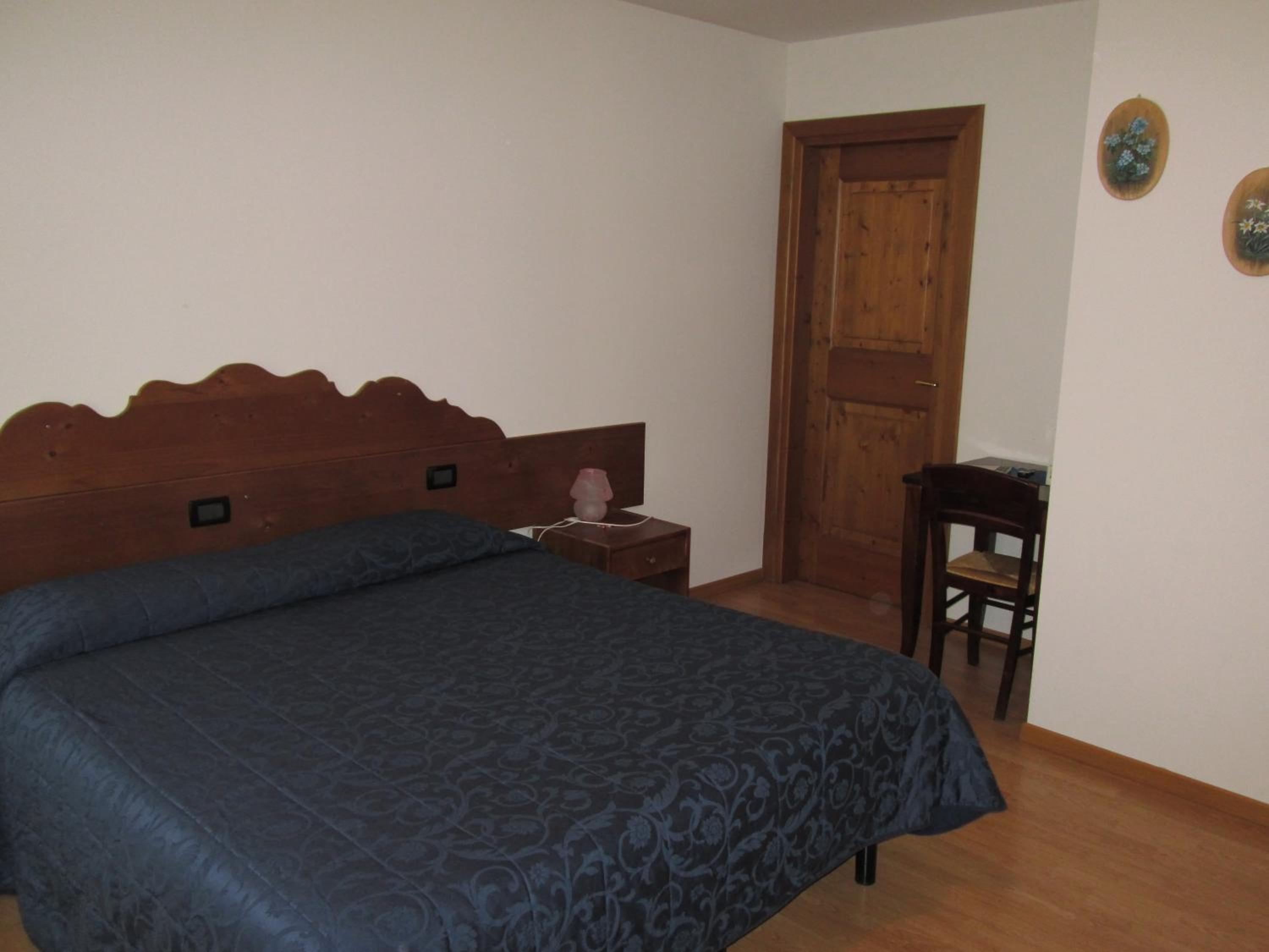 Double Room with Balcony - Photo 3
