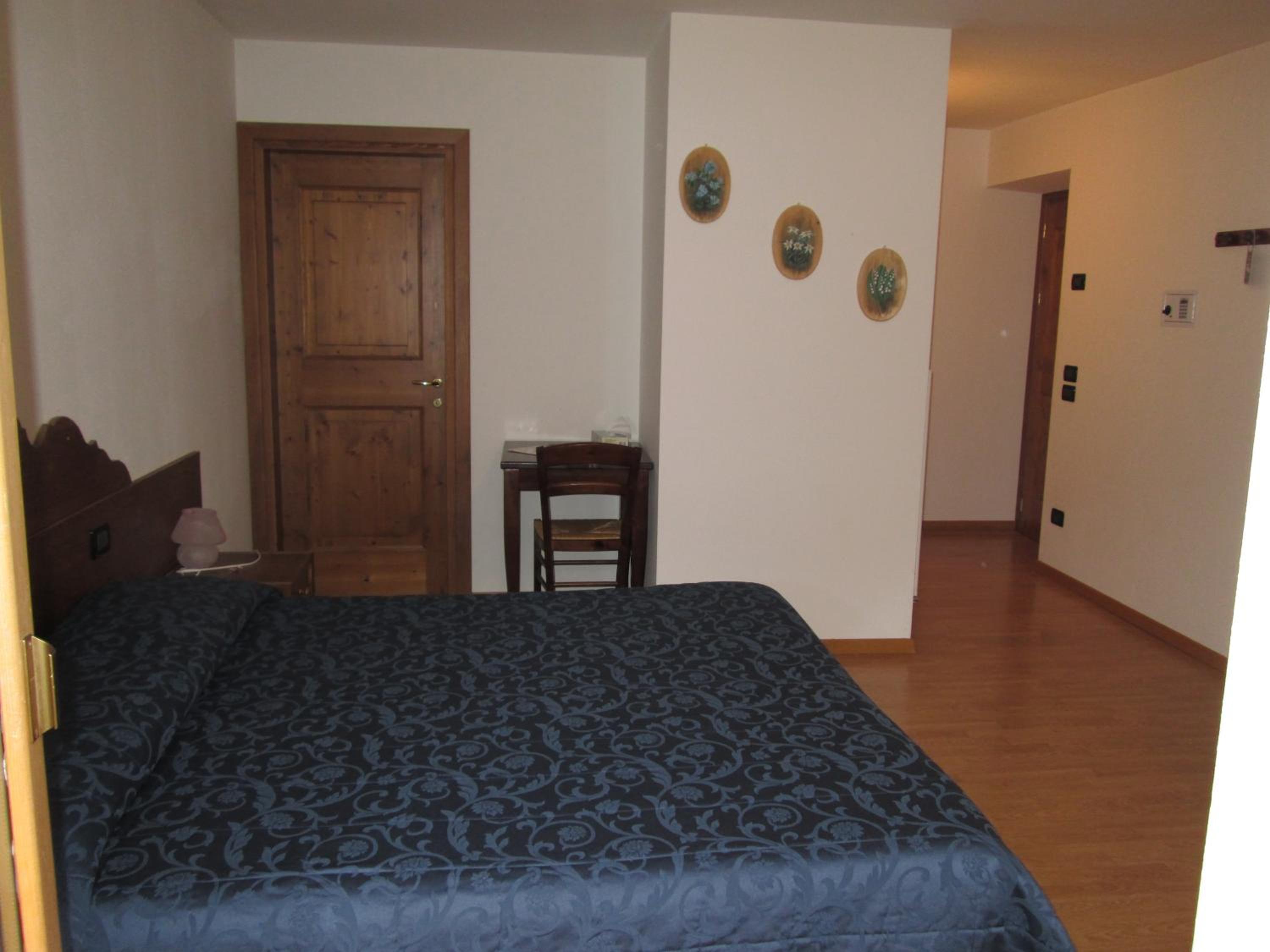 Double Room with Balcony - Photo 2