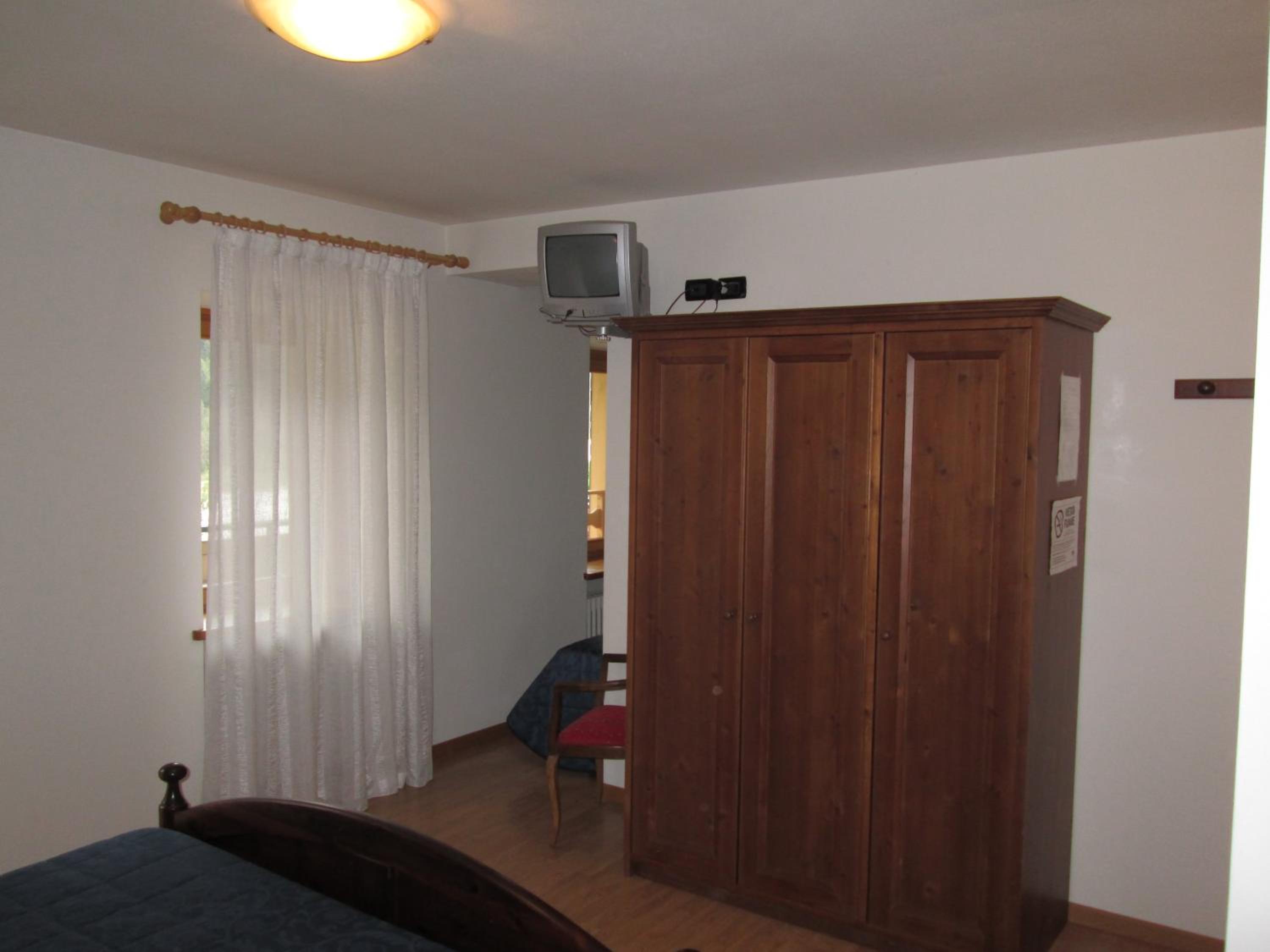 Double Room with Balcony - Photo 8