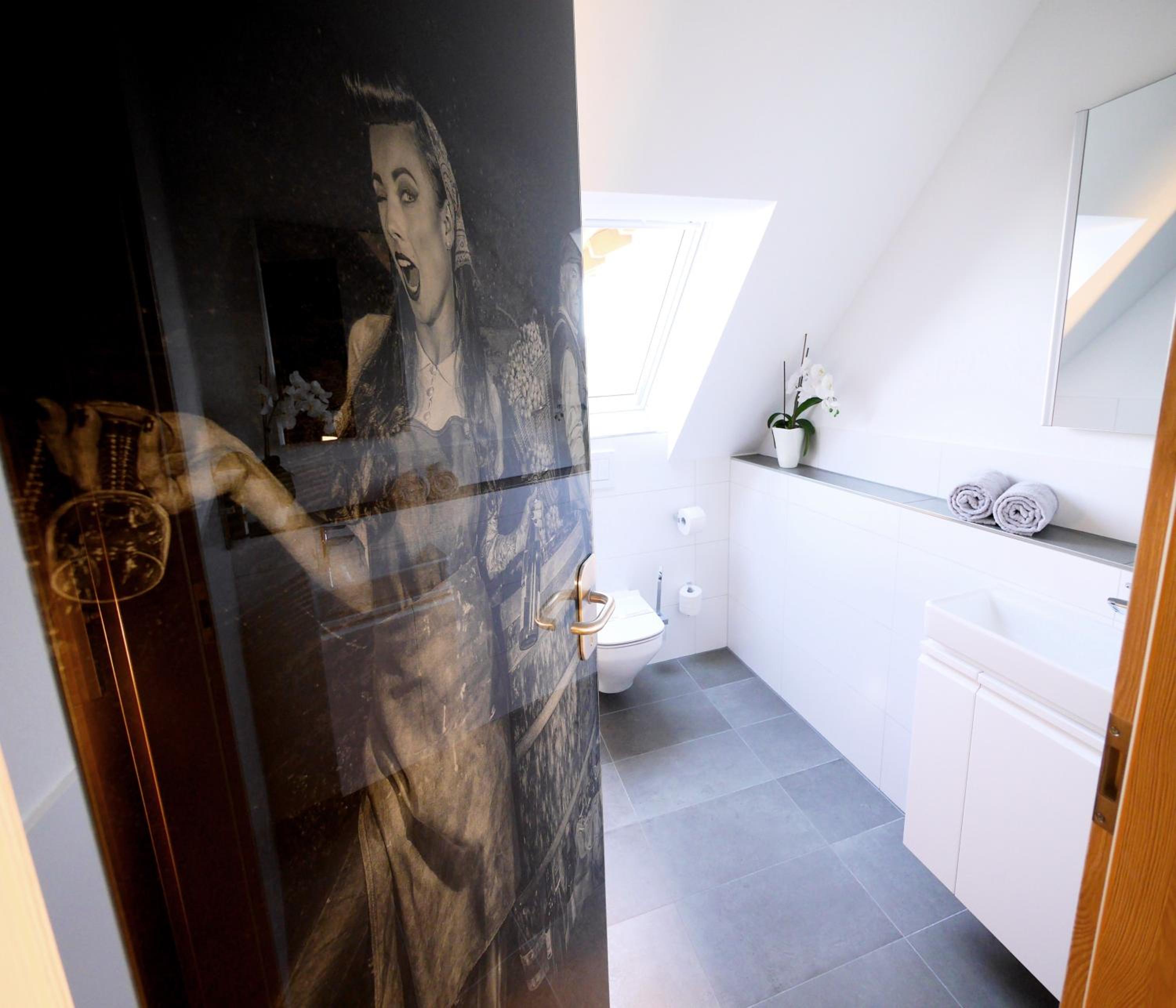 Suite - Photo 7