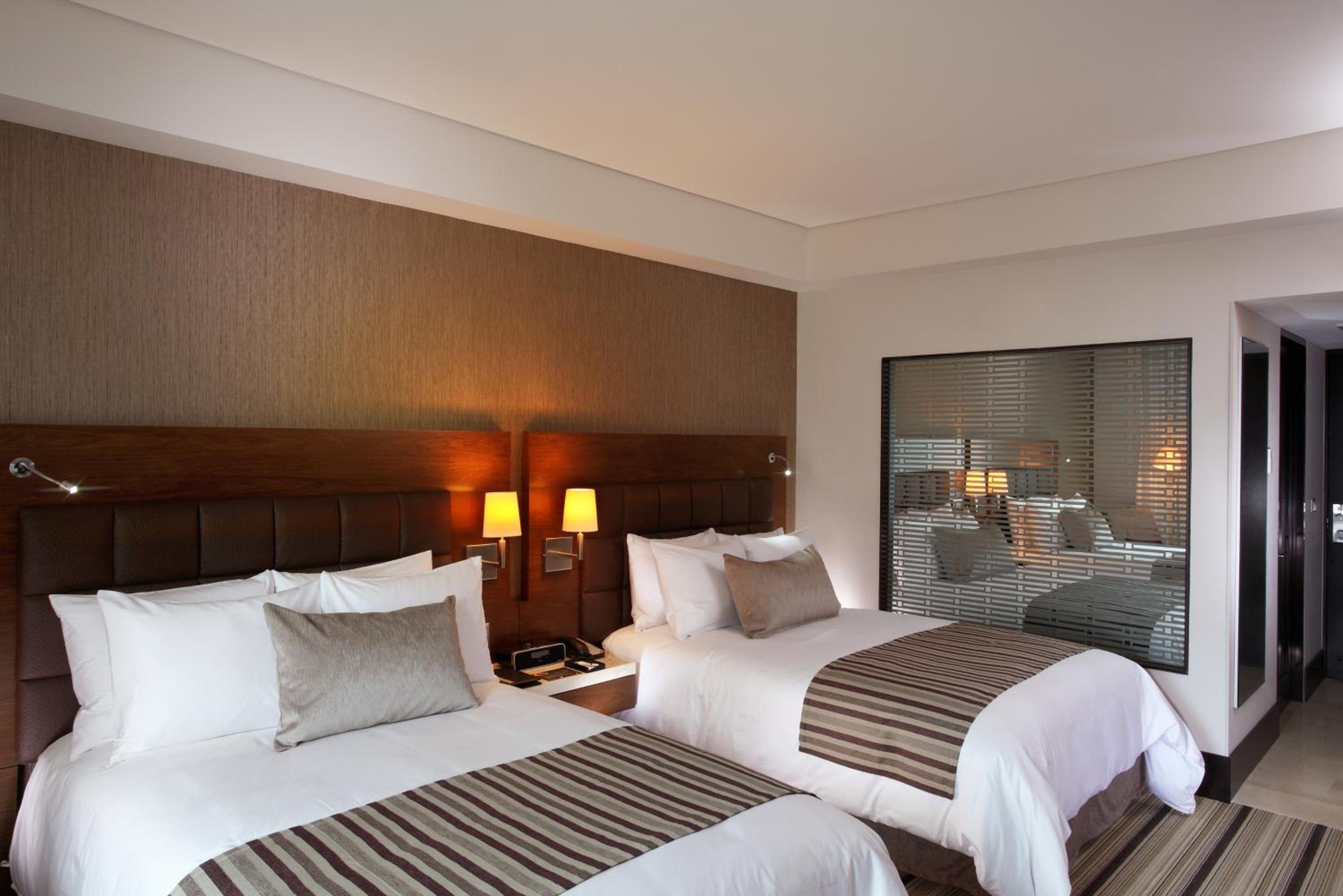 Deluxe Guest room, 2 Double, City view - Photo 1