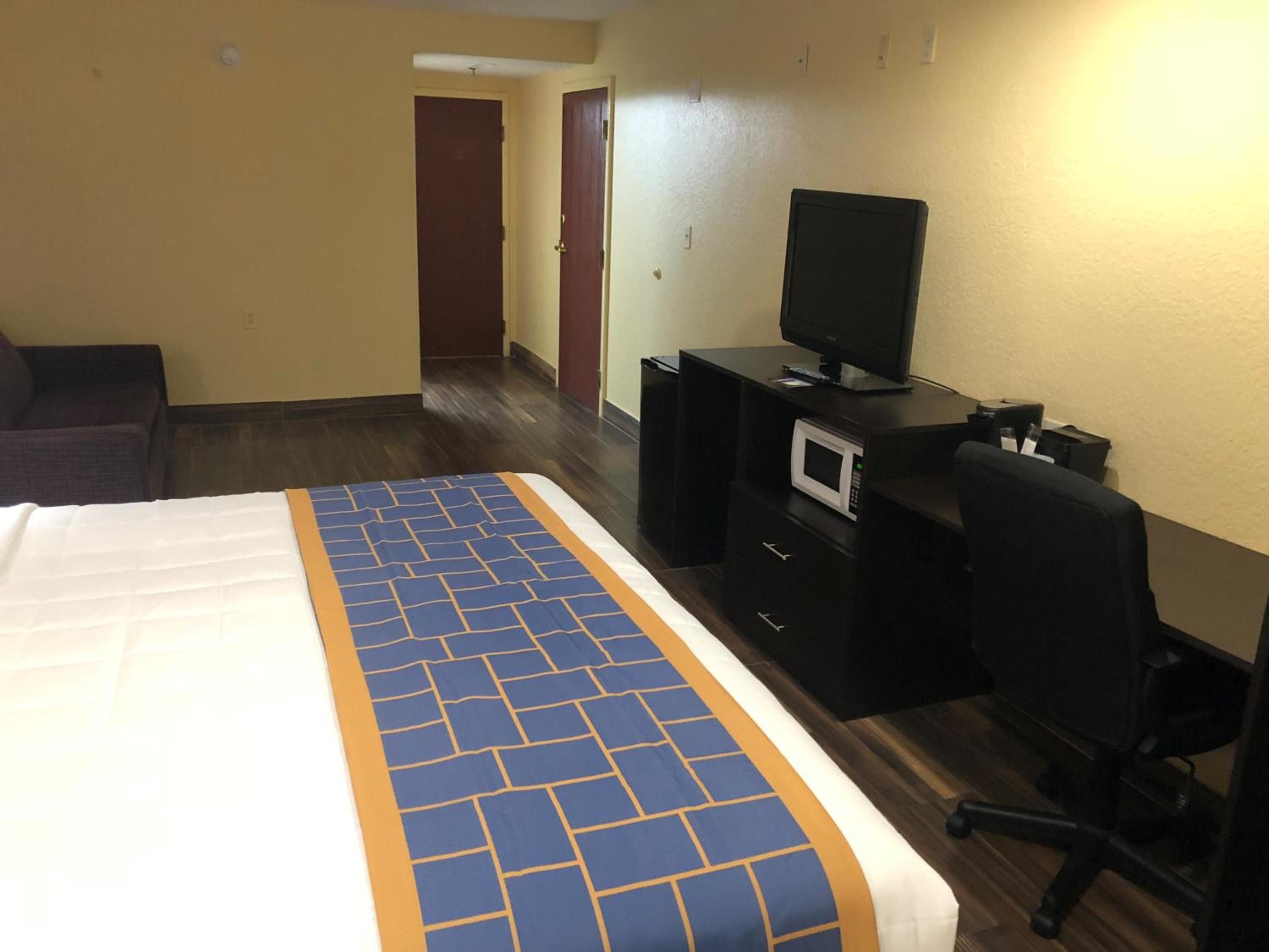Days Inn & Suites by Wyndham Tampa/Raymond James Stadium, Bild 2