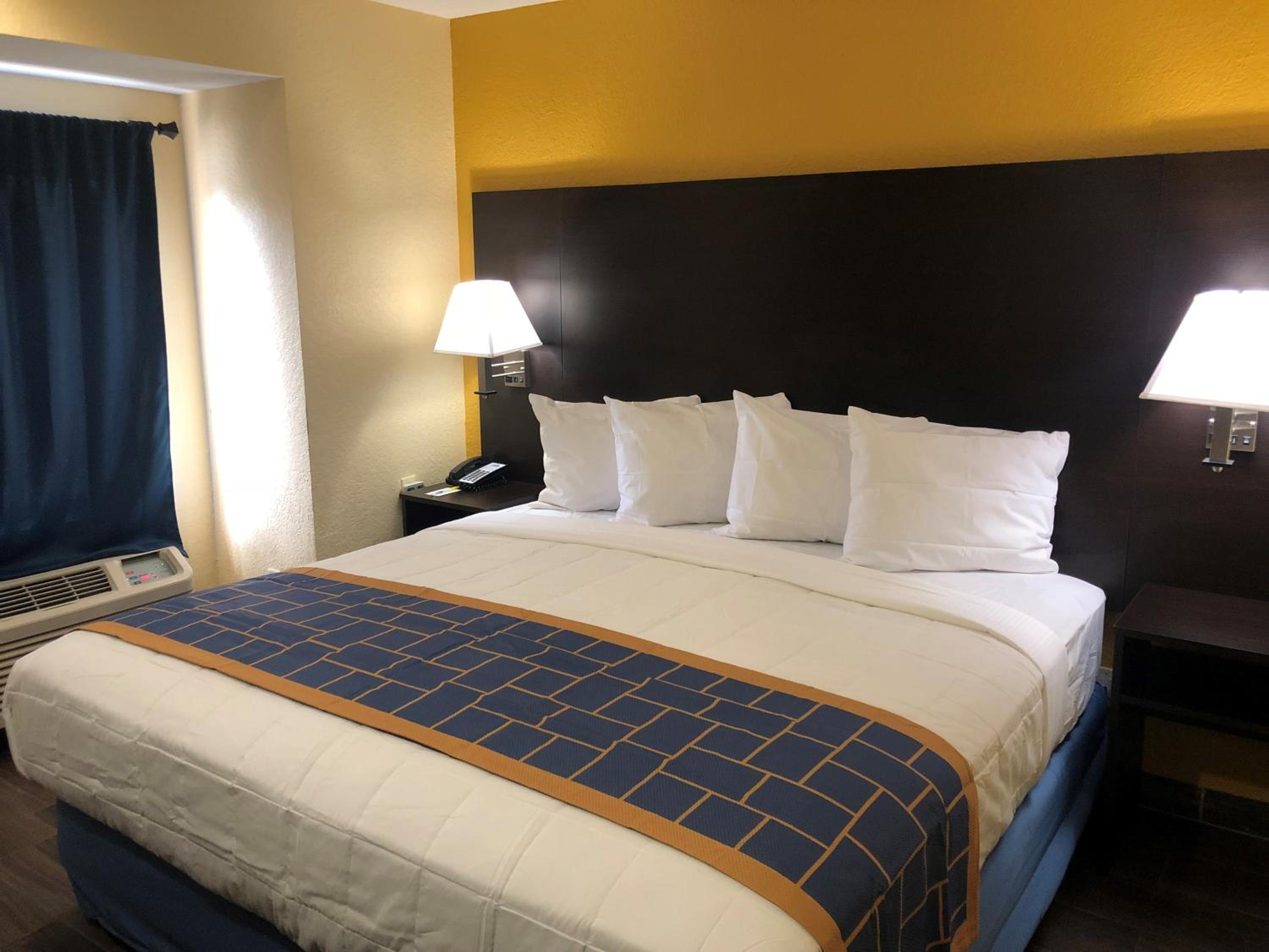 King Room - Non-Smoking - Photo 1