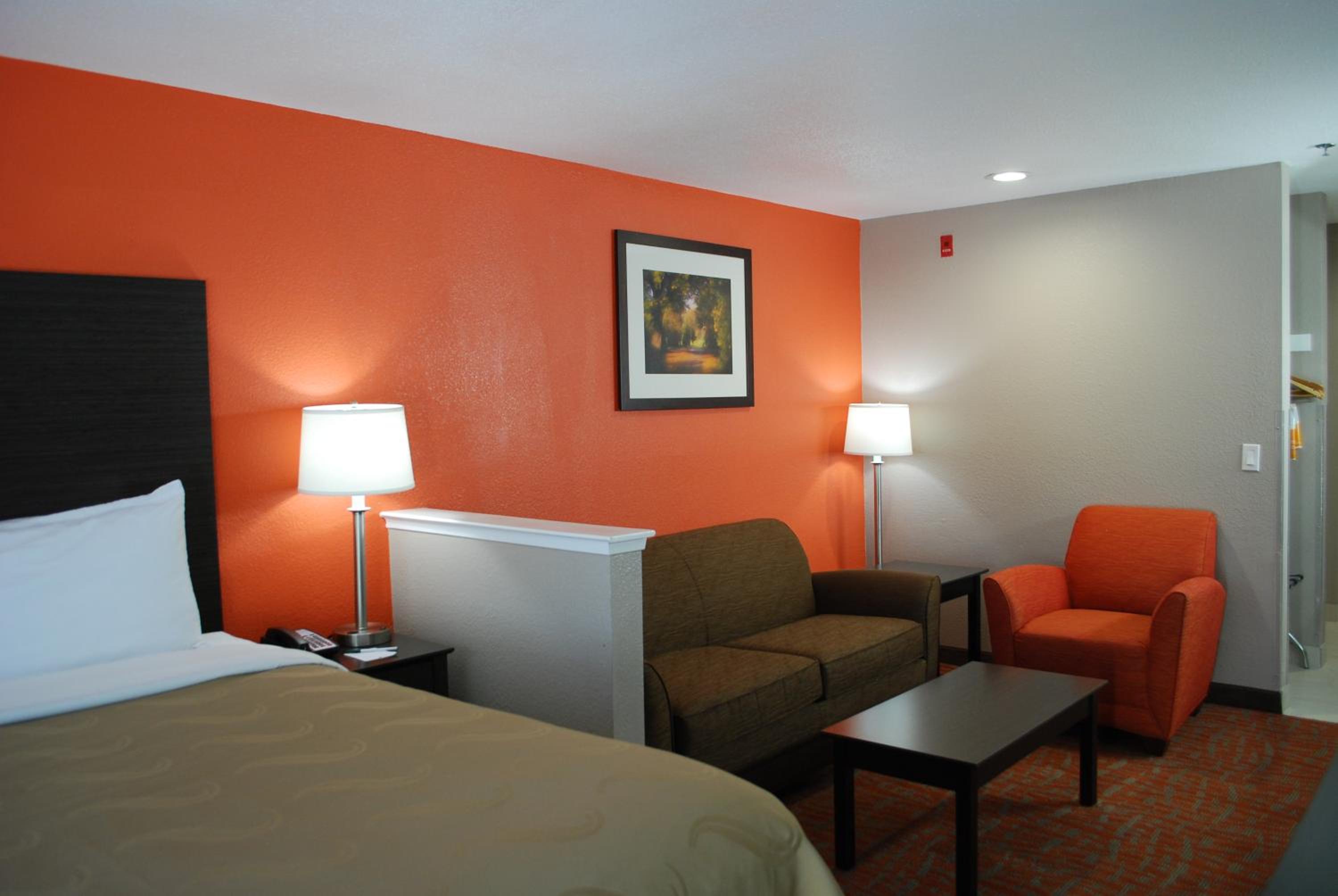 King Suite - Photo 2