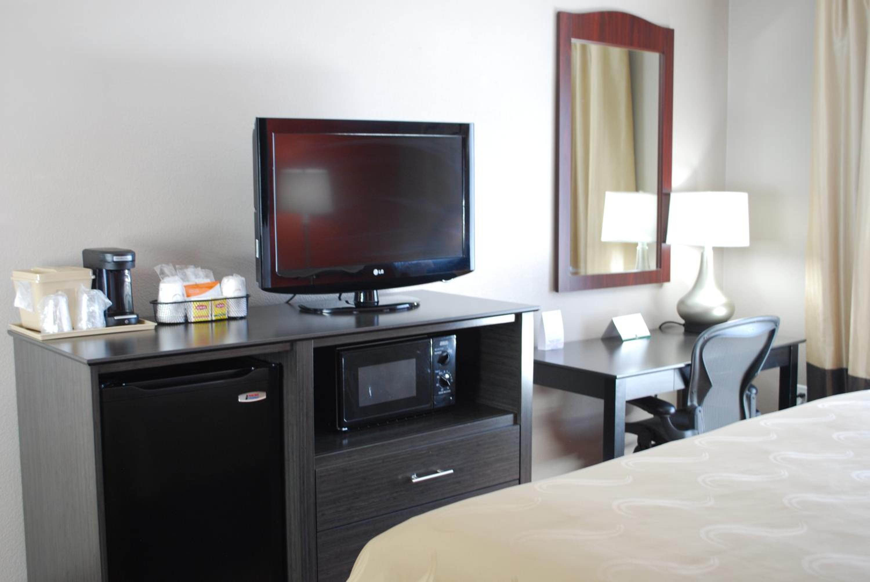 Queen Room - Accessible/Non-Smoking - Photo 3