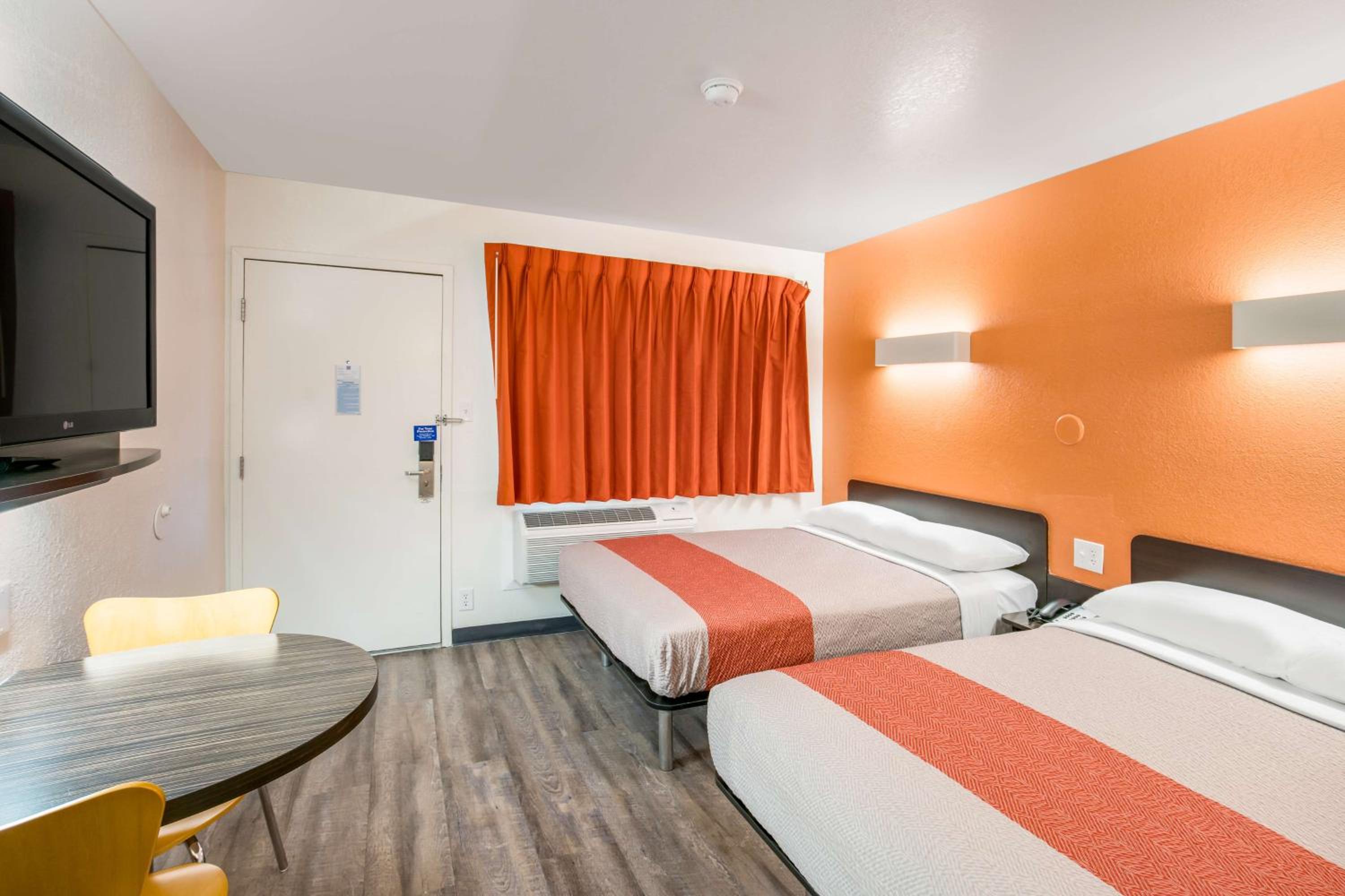 Quadruple Room - Non-Smoking photo 3