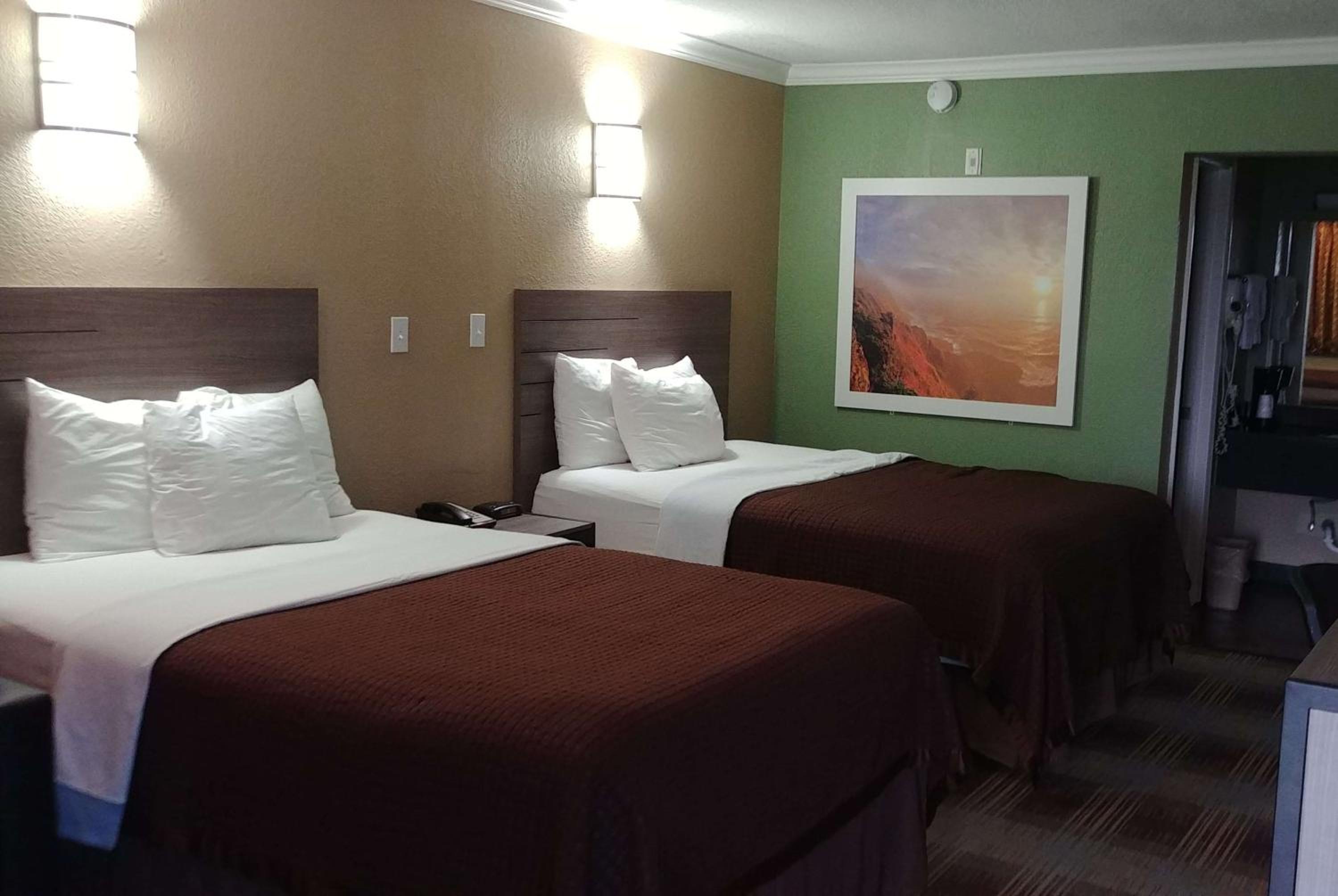 Double Room with Two Double Beds - Smoking - Photo 1