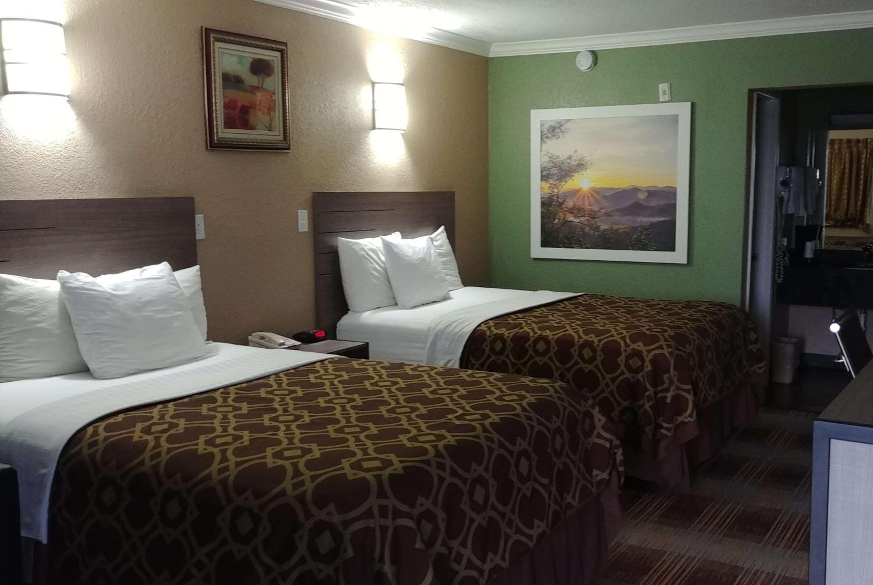Double Room with Two Double Beds - Smoking - Photo 2