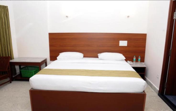 Deluxe Double Room (2 Adults + 1 Child)