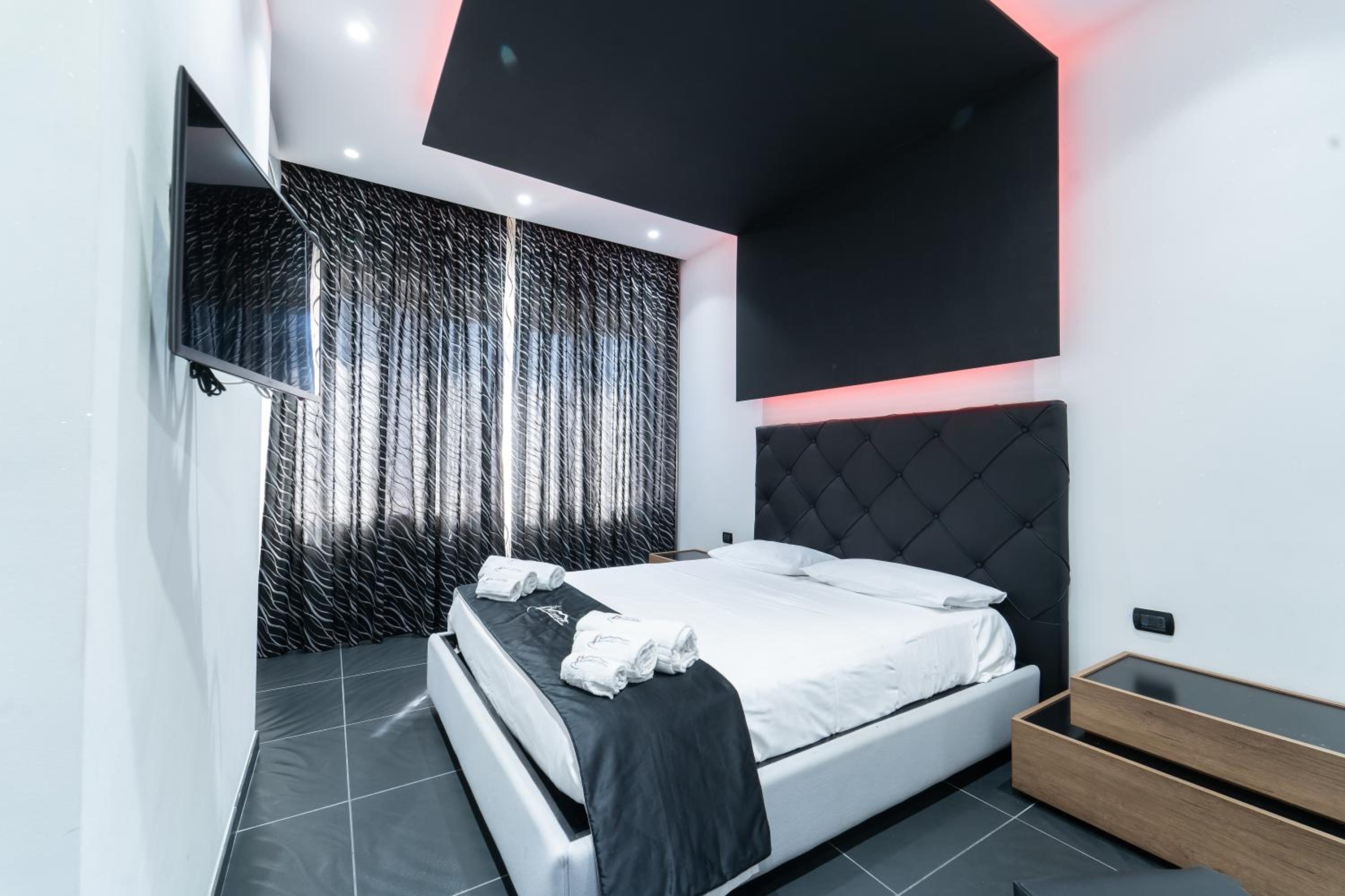 Queen Suite with Spa Bath