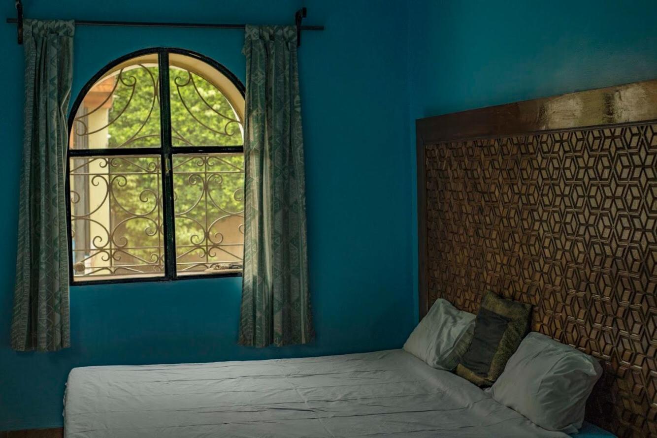 Deluxe Double Room with Private Bathroom With Garden View - Photo 12