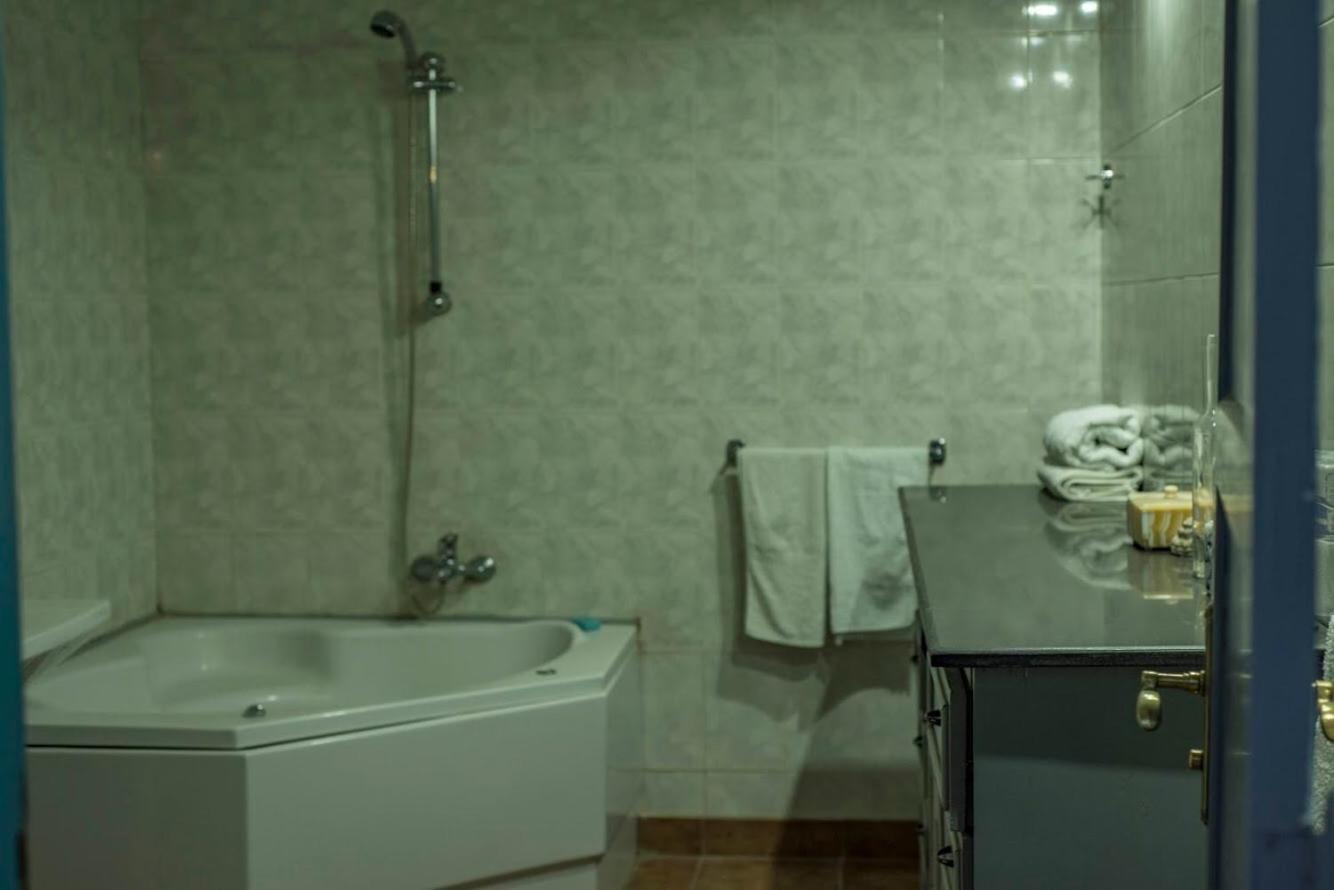 Deluxe Double Room with Private Bathroom With Garden View - Photo 55