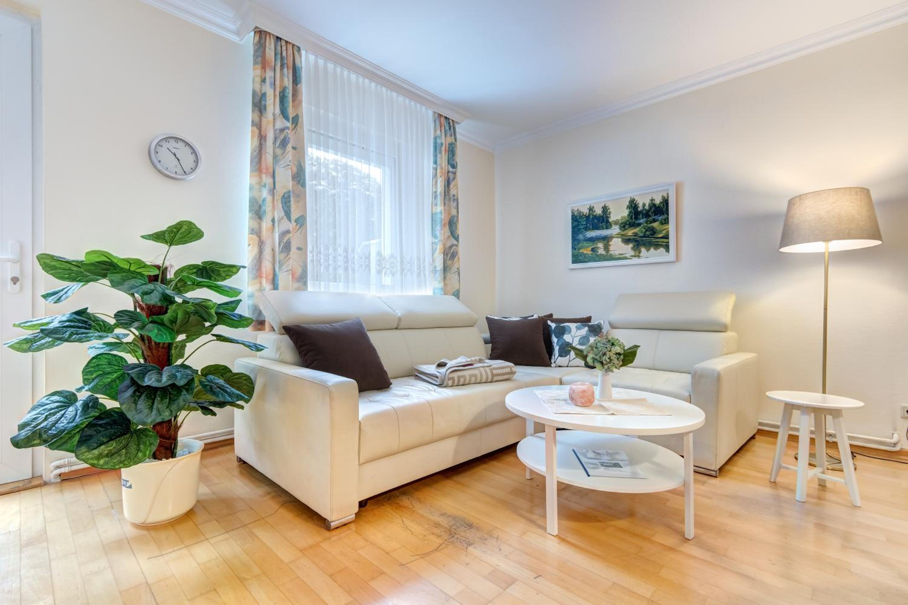 One-Bedroom Apartment with Terrace photo 1