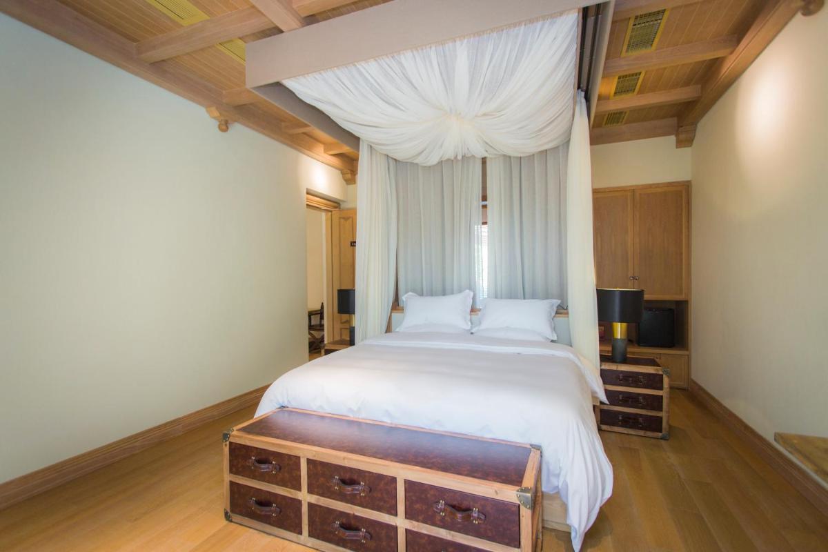 Four Double Bedroom Deluxe Suite photo 1