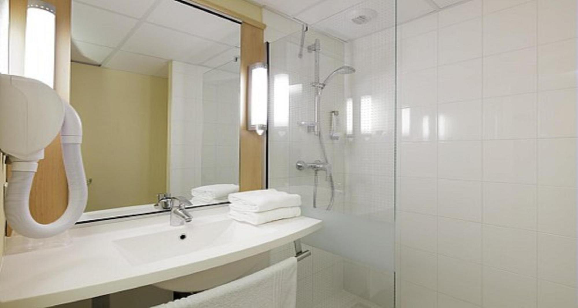 Standard Room with 1 Double Bed - Photo 2