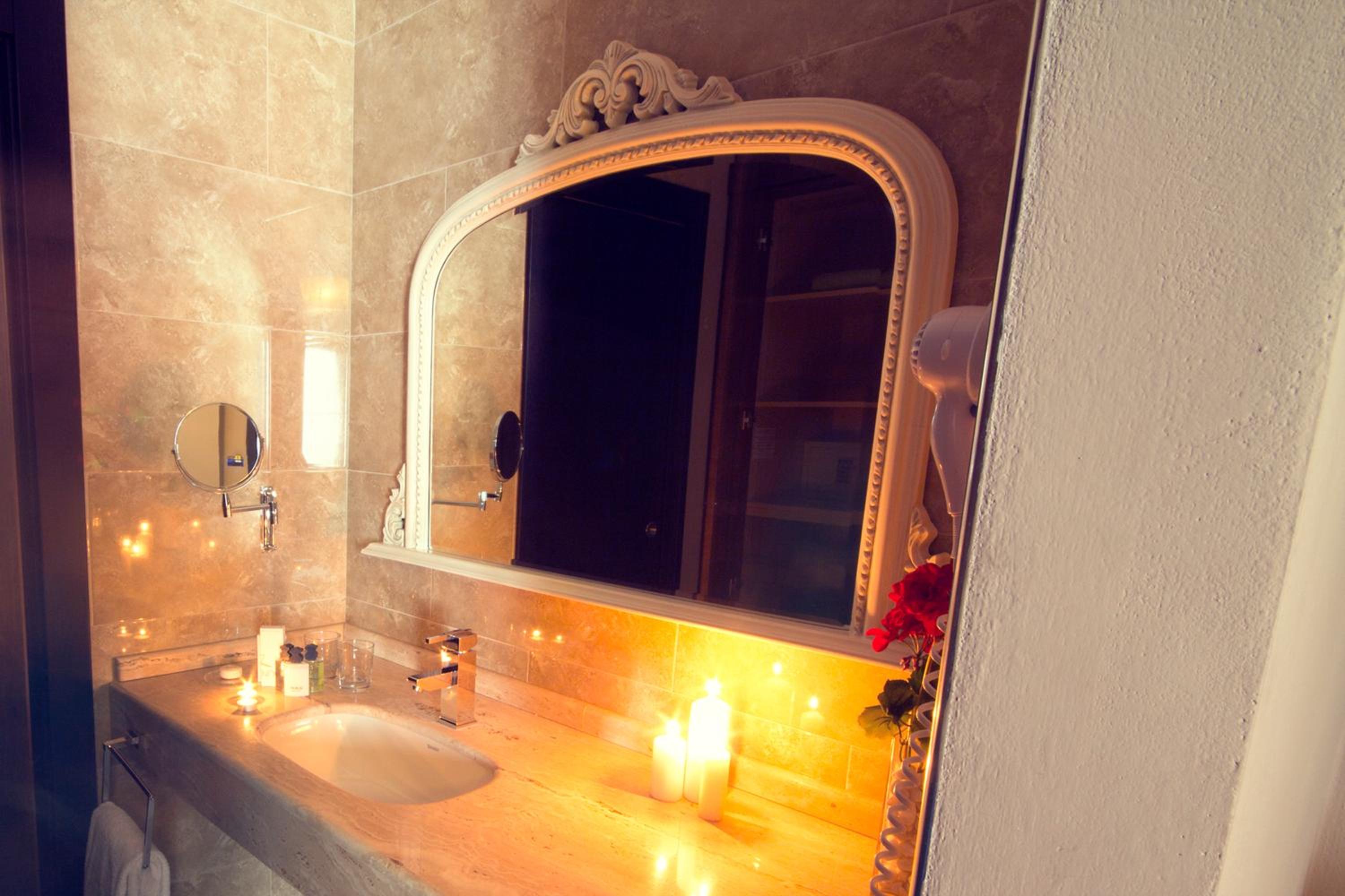 Double or Twin Room with Sea View - Photo 4